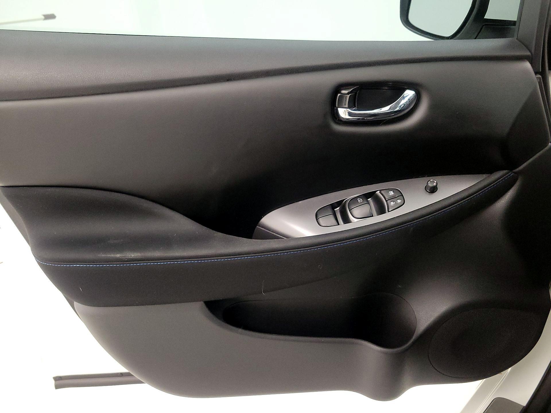 Thumbnail: 2022 Nissan Leaf - 12