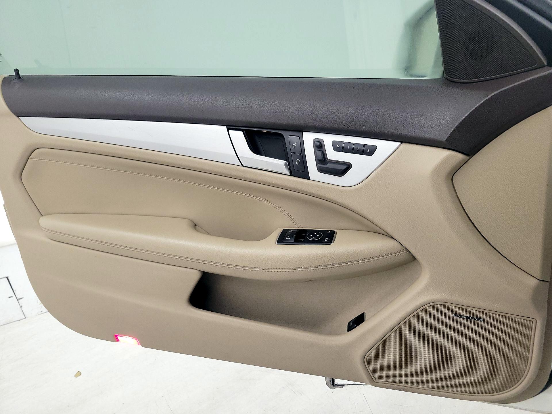 Thumbnail: 2015 Mercedes-Benz C-Class - 12