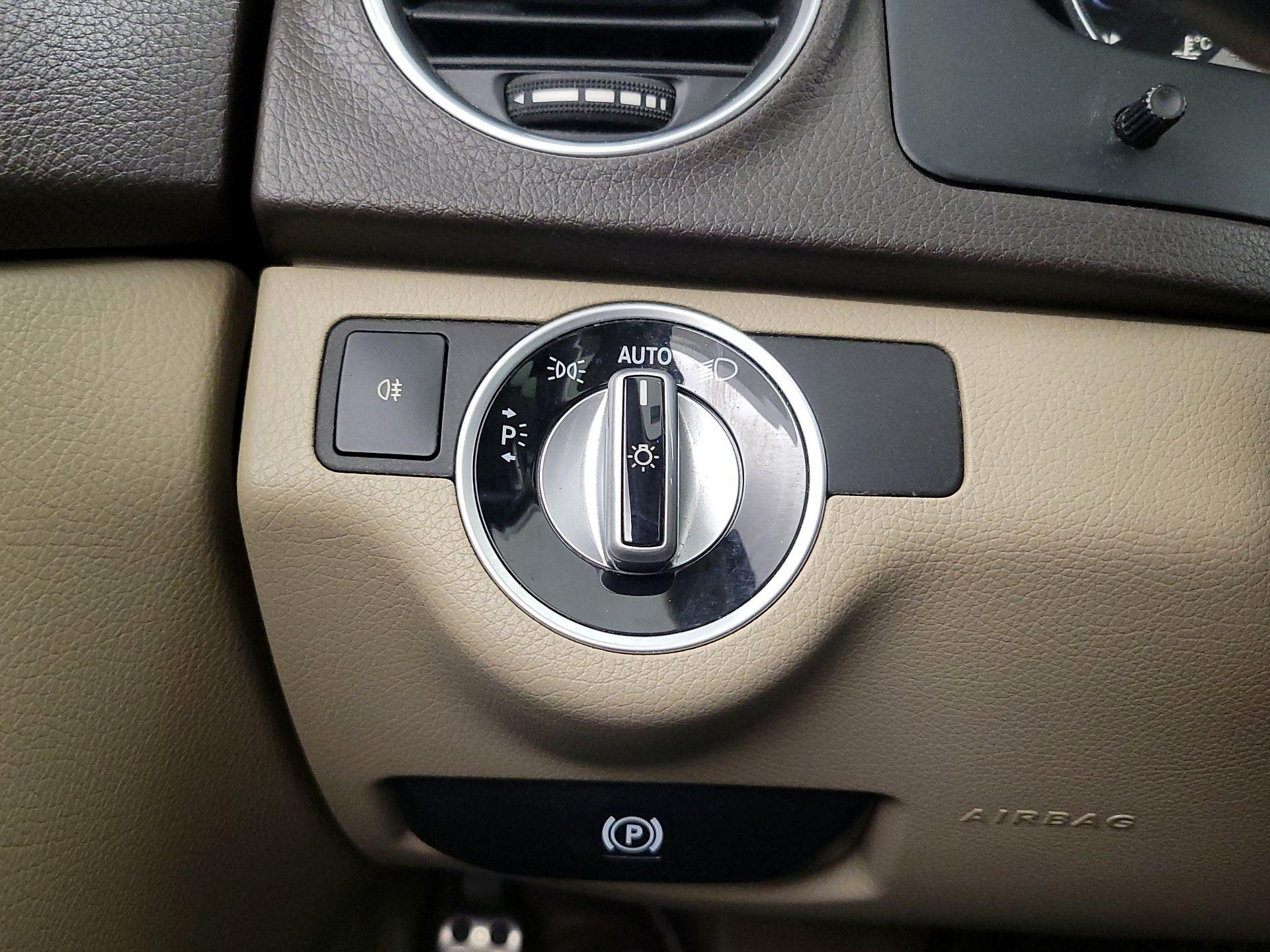 Thumbnail: 2015 Mercedes-Benz C-Class - 13