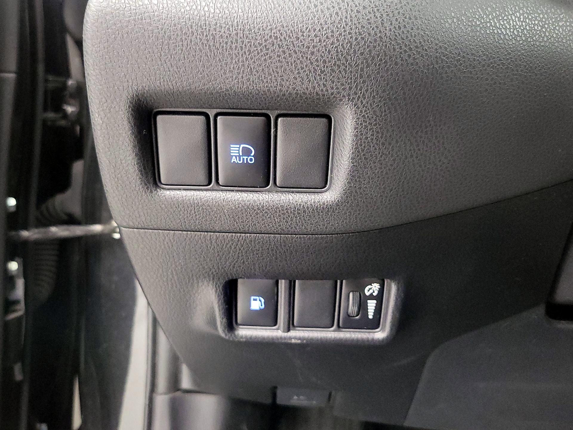 Thumbnail: 2018 Toyota C-HR - 13