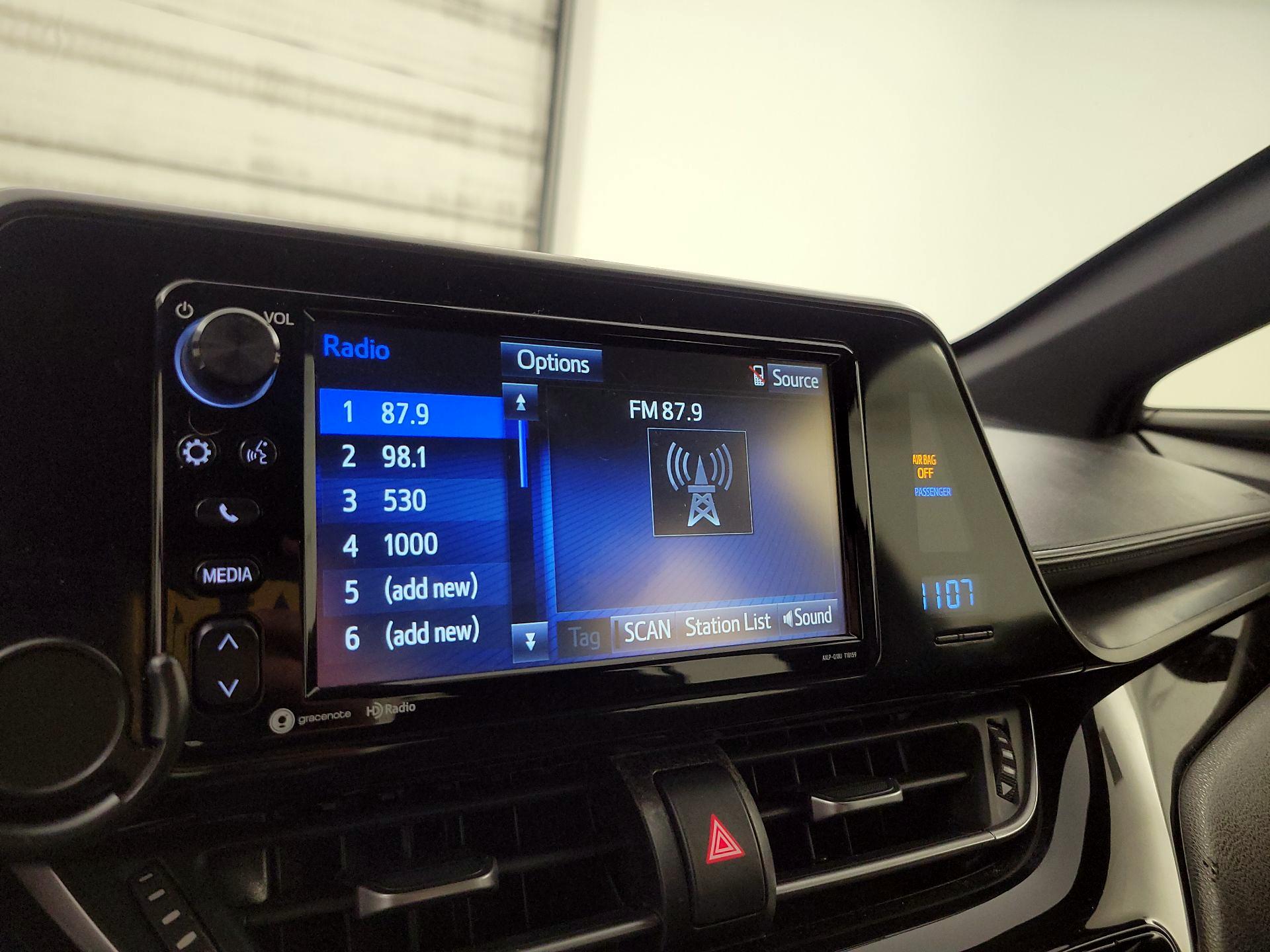 Thumbnail: 2018 Toyota C-HR - 15