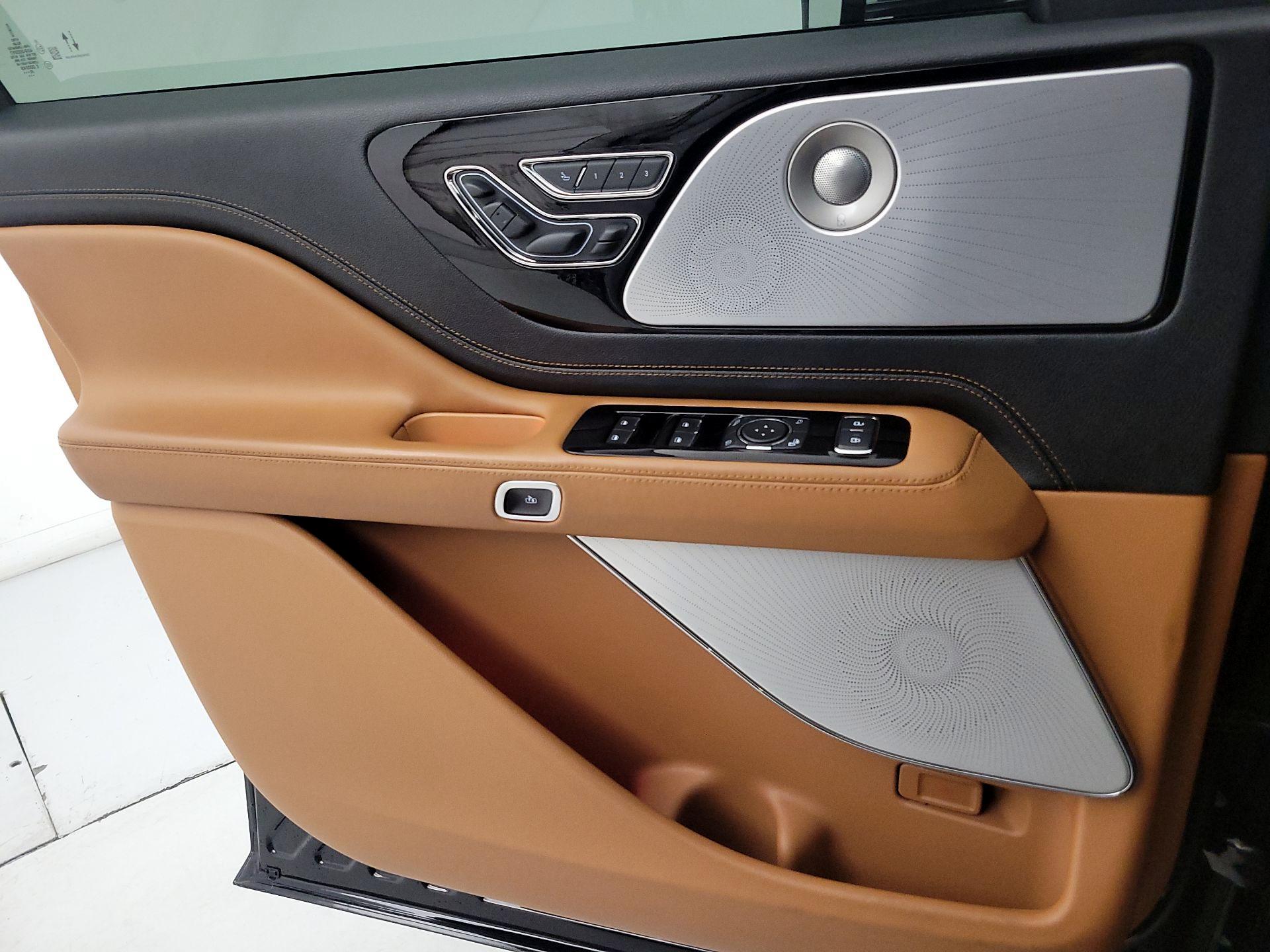 Thumbnail: 2021 Lincoln Aviator - 12