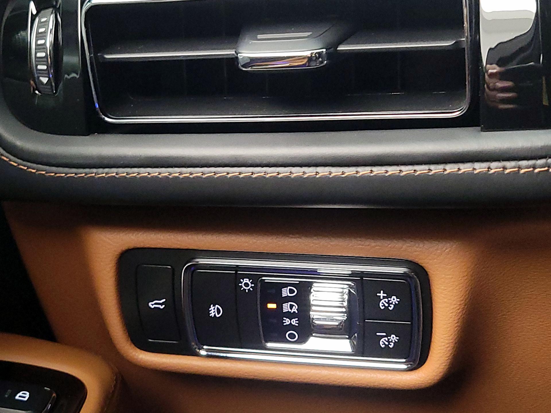 Thumbnail: 2021 Lincoln Aviator - 13