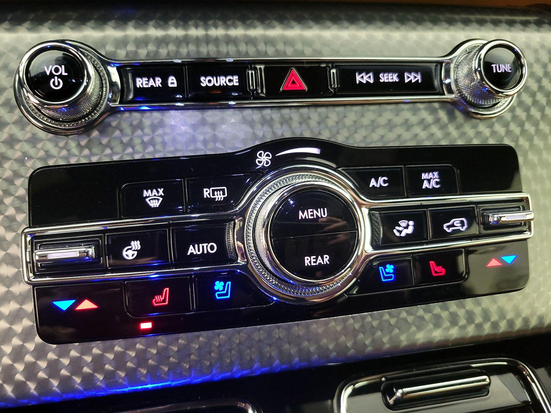 Thumbnail: 2021 Lincoln Aviator - 17