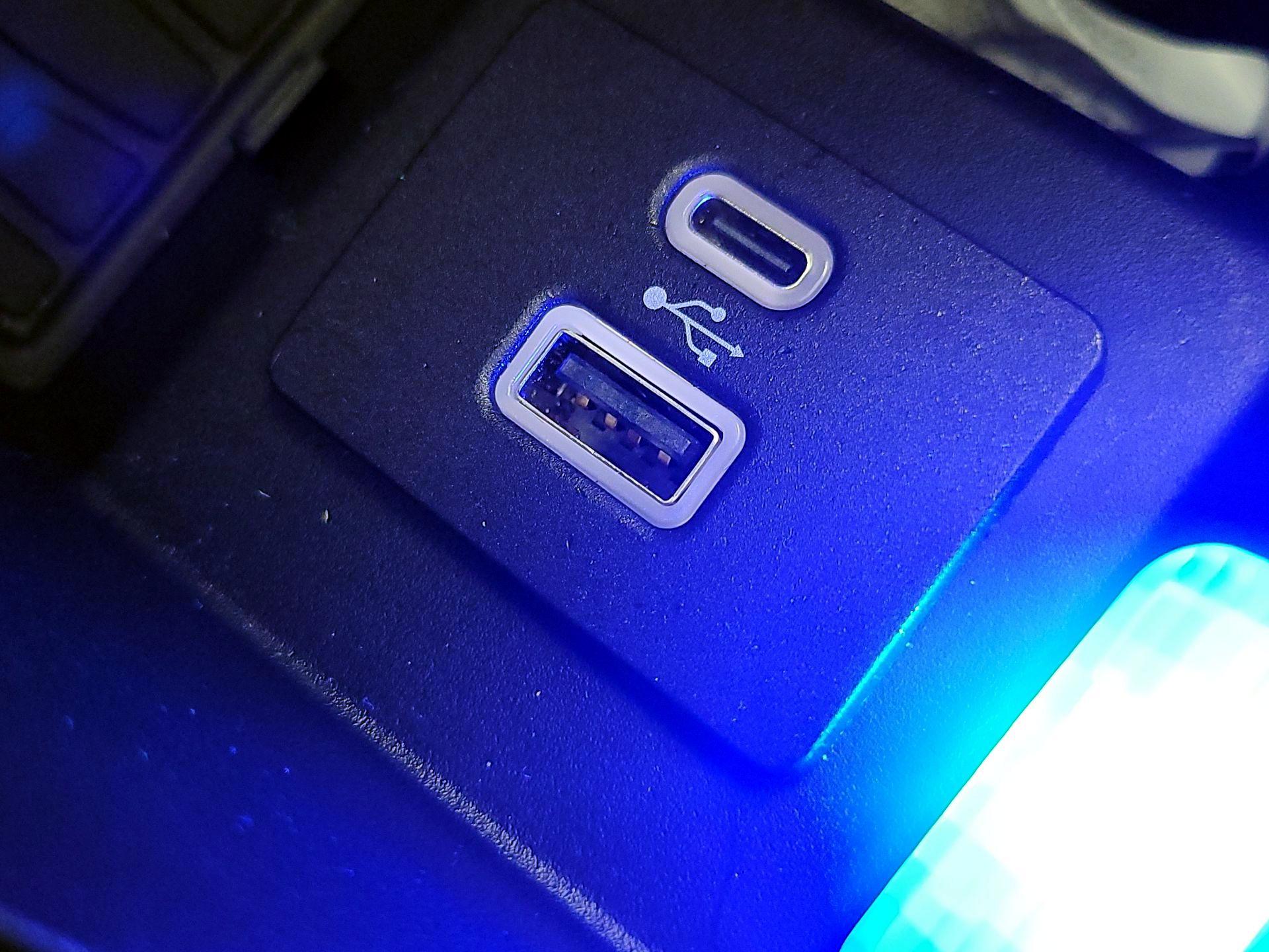 Thumbnail: 2021 Lincoln Aviator - 19