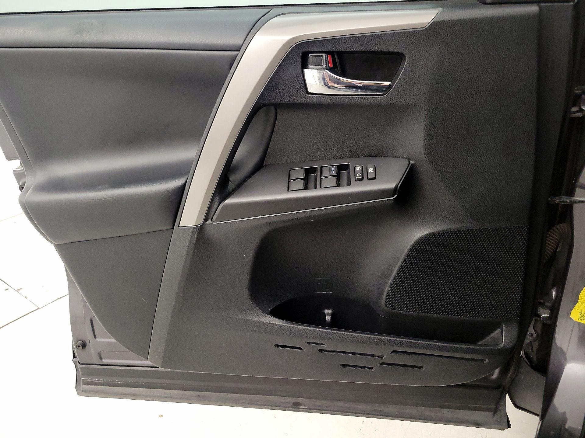 Thumbnail: 2018 Toyota RAV4 - 12