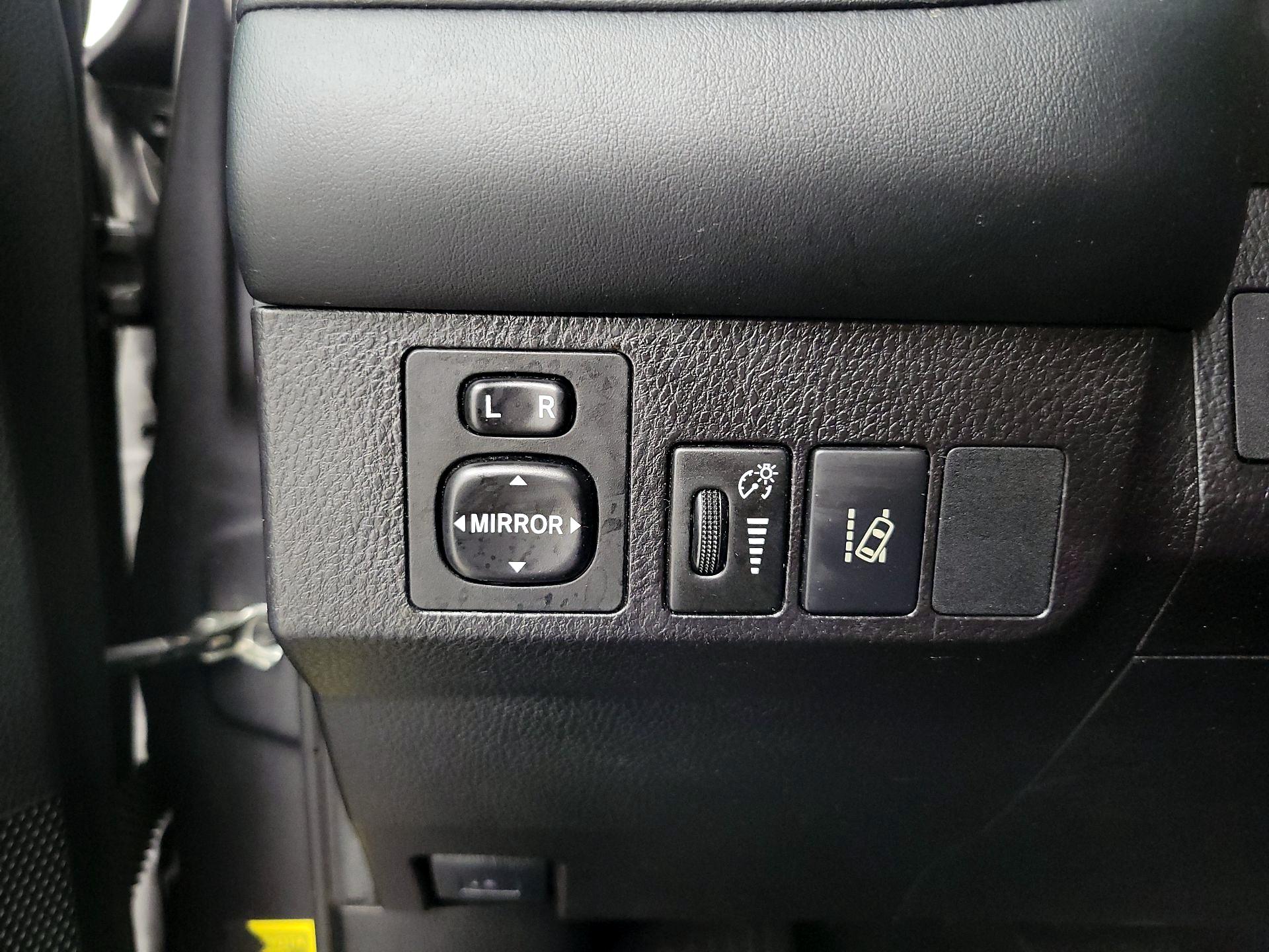 Thumbnail: 2018 Toyota RAV4 - 13