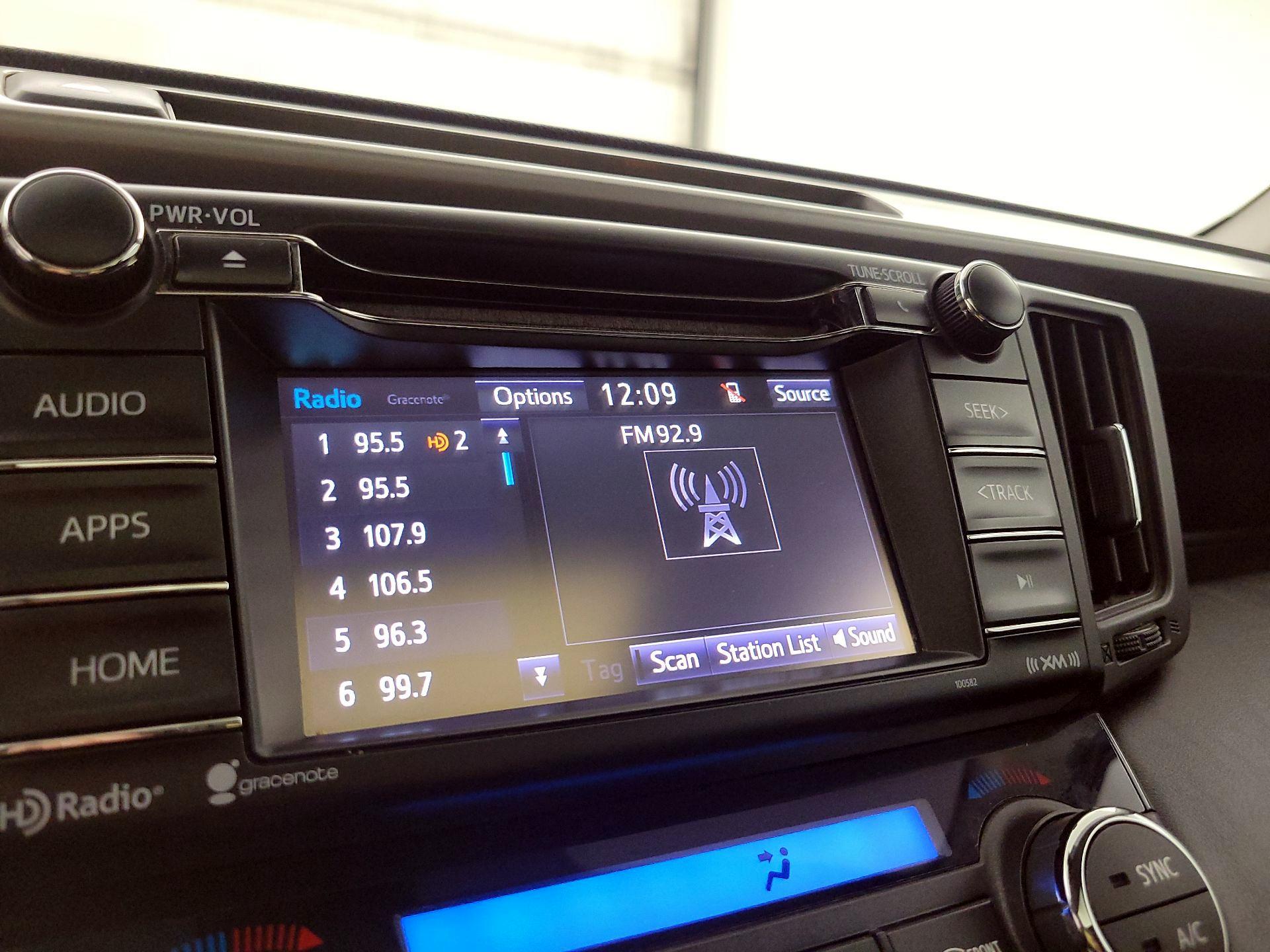 Thumbnail: 2018 Toyota RAV4 - 15