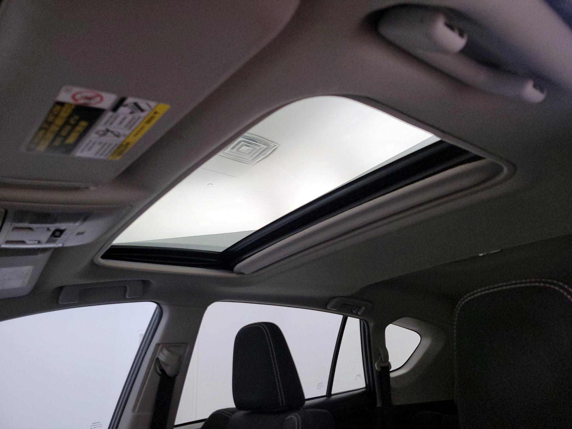 Thumbnail: 2018 Toyota RAV4 - 19