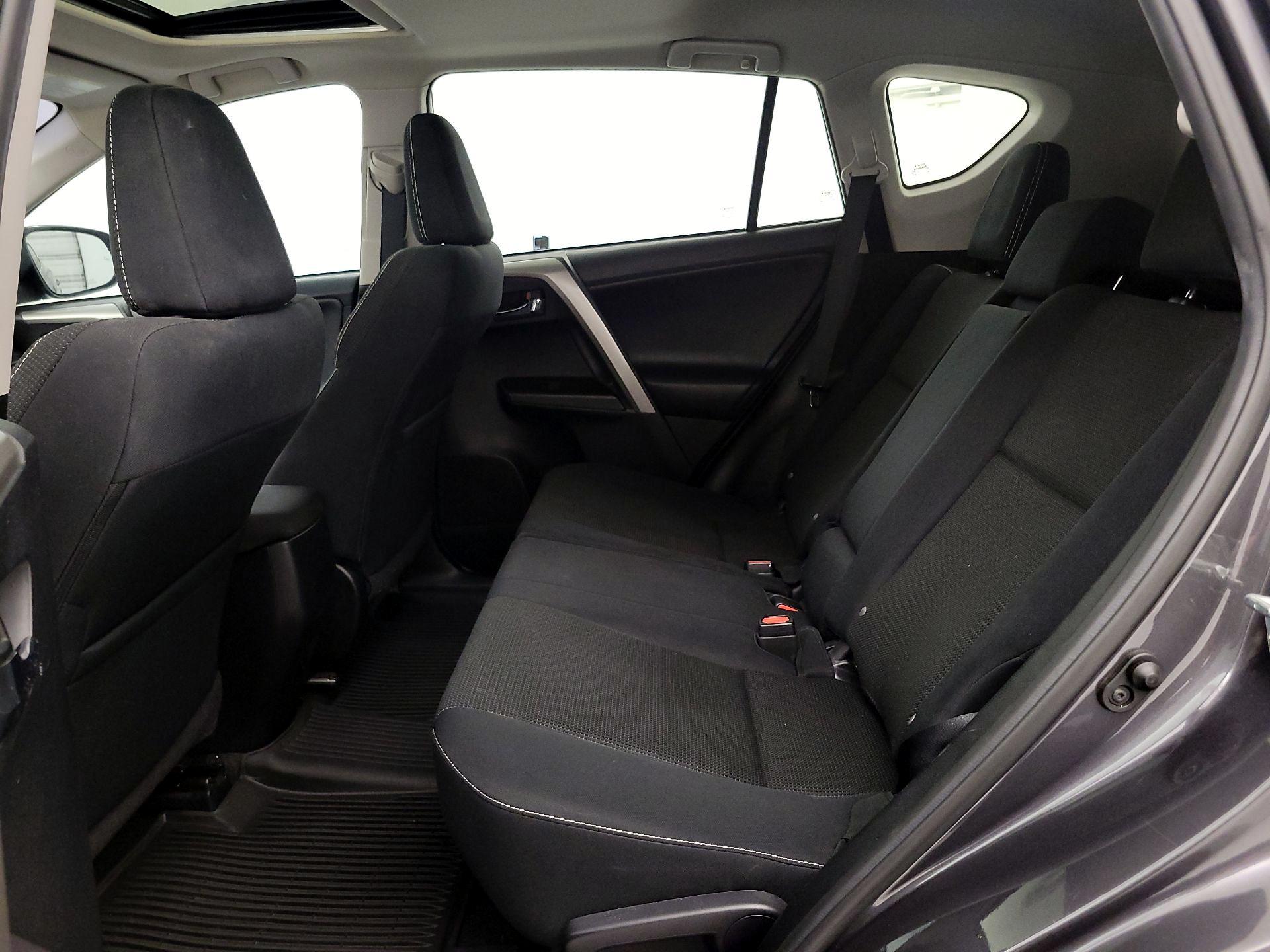 Thumbnail: 2018 Toyota RAV4 - 20