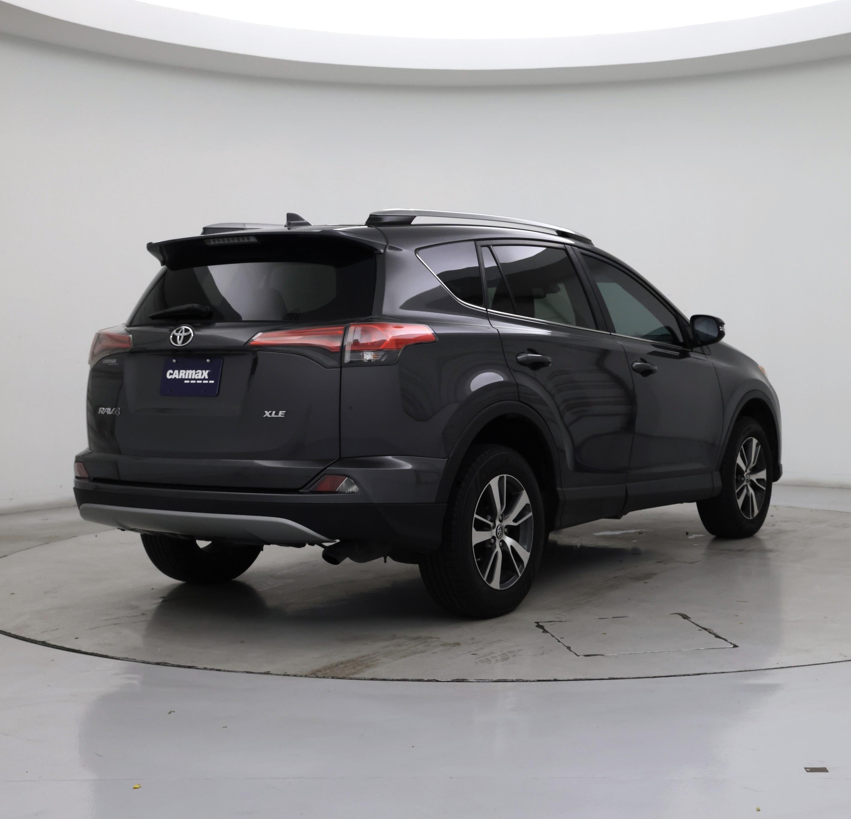 Thumbnail: 2018 Toyota RAV4 - 8