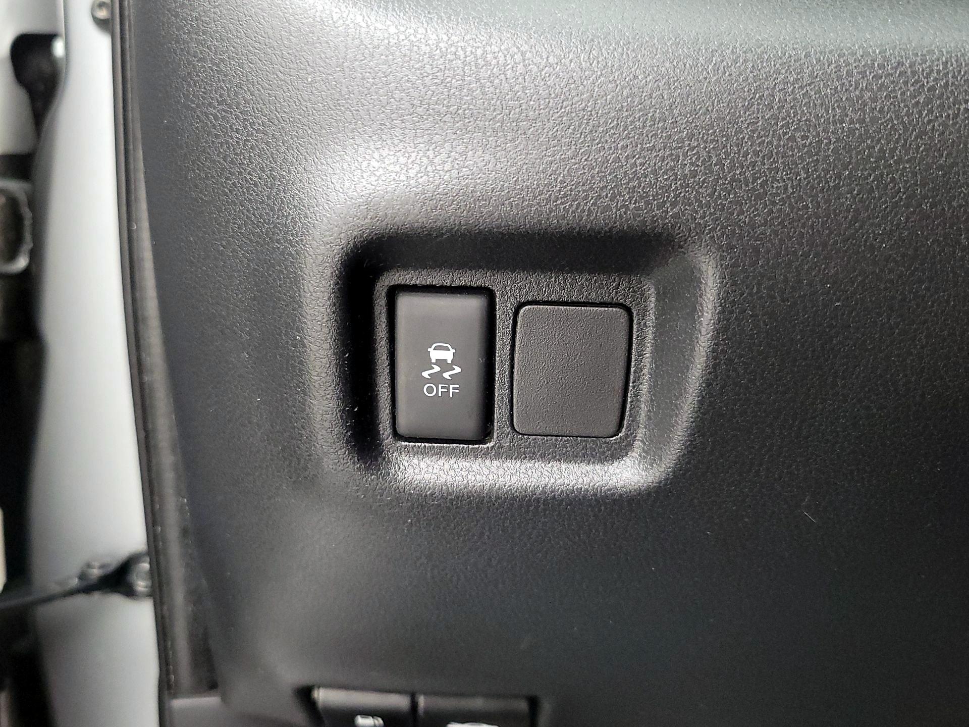 Thumbnail: 2014 Nissan Versa - 13
