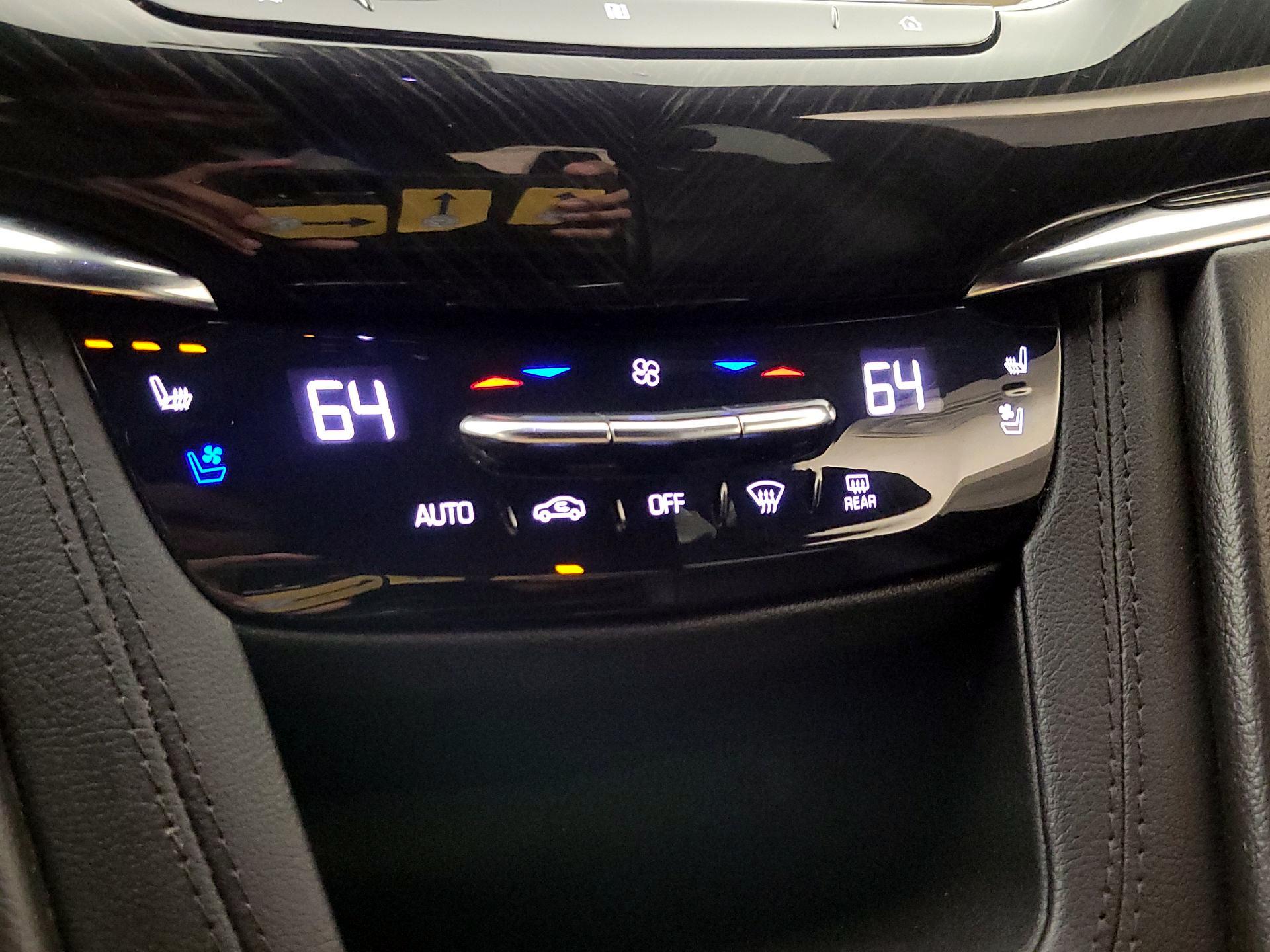 Thumbnail: 2021 Cadillac XT6 - 16