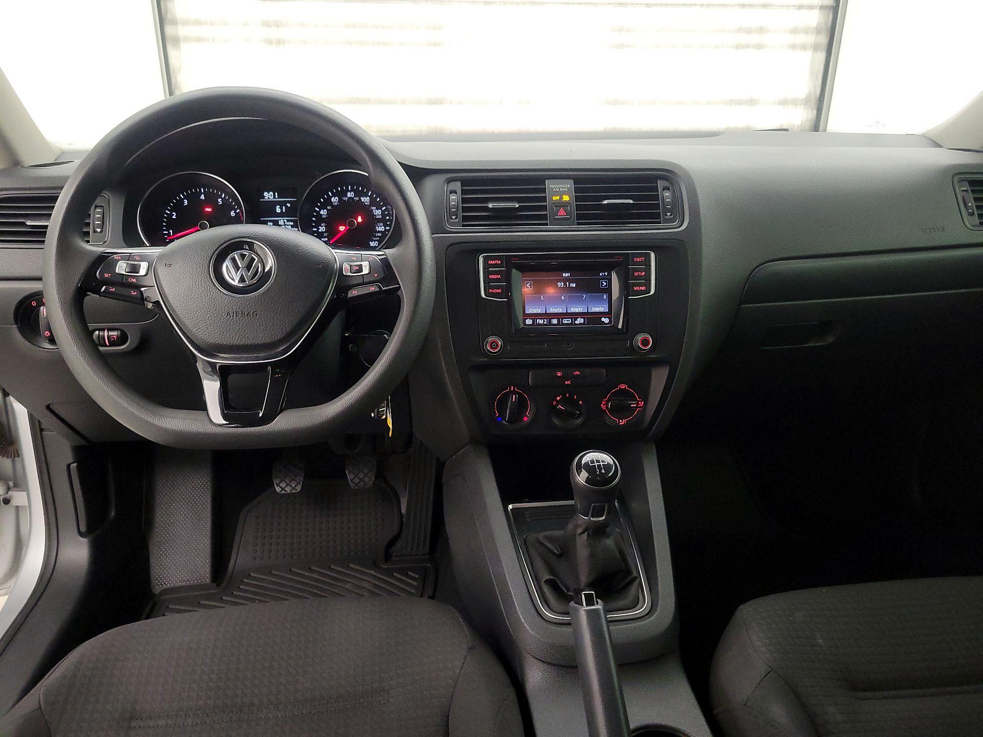 Thumbnail: 2016 Volkswagen Jetta - 9