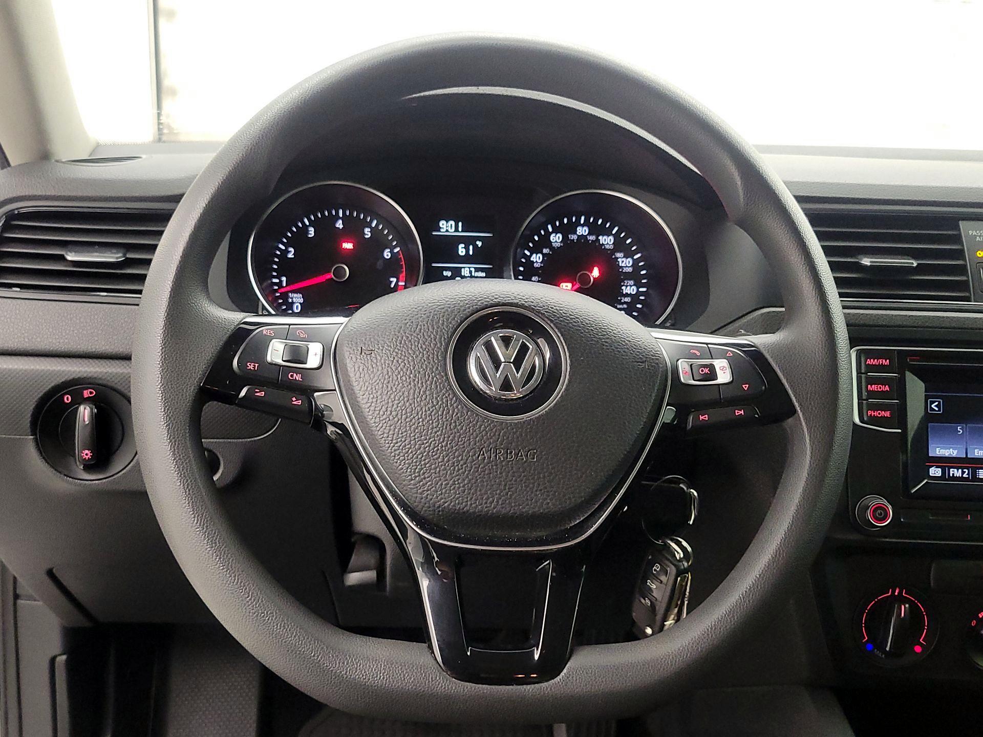 Thumbnail: 2016 Volkswagen Jetta - 10