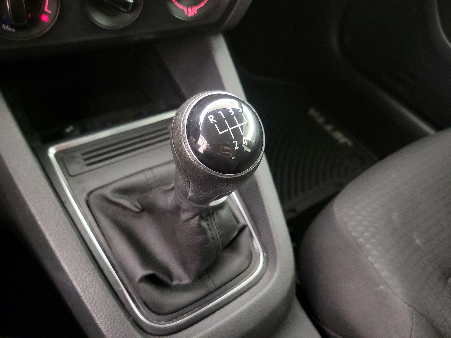 Thumbnail: 2016 Volkswagen Jetta - 16