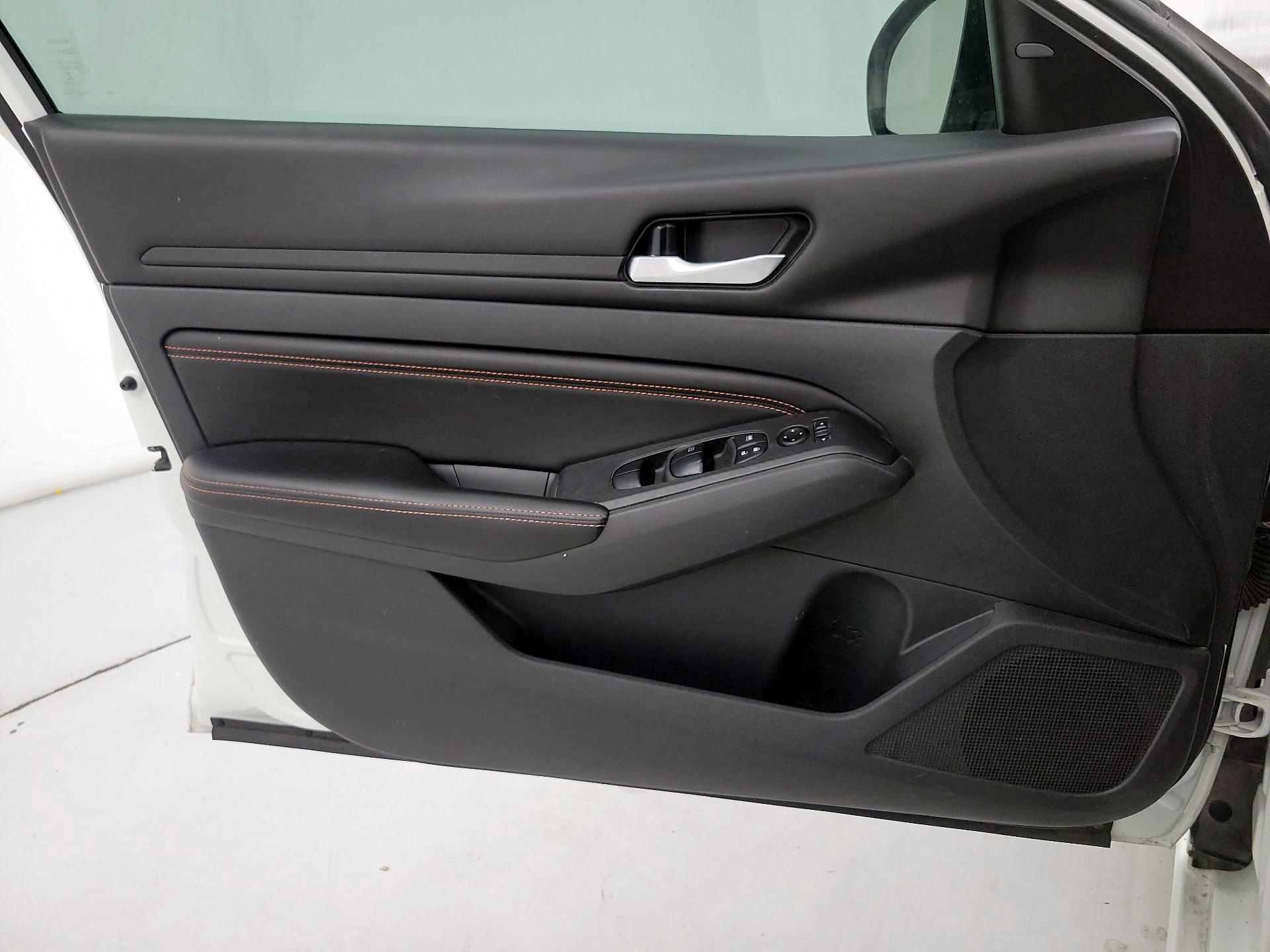 Thumbnail: 2021 Nissan Altima - 12