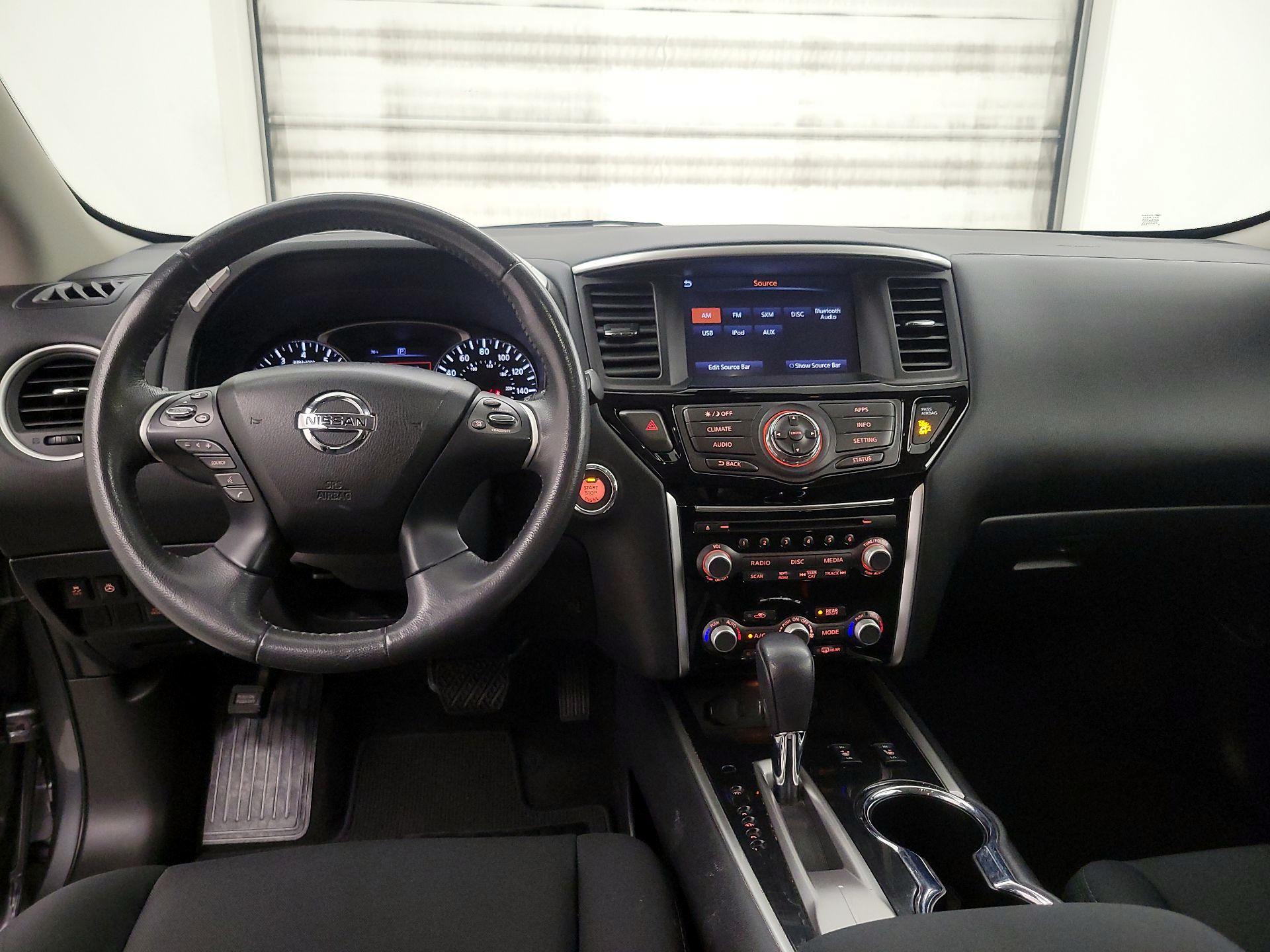 Thumbnail: 2017 Nissan Pathfinder - 9