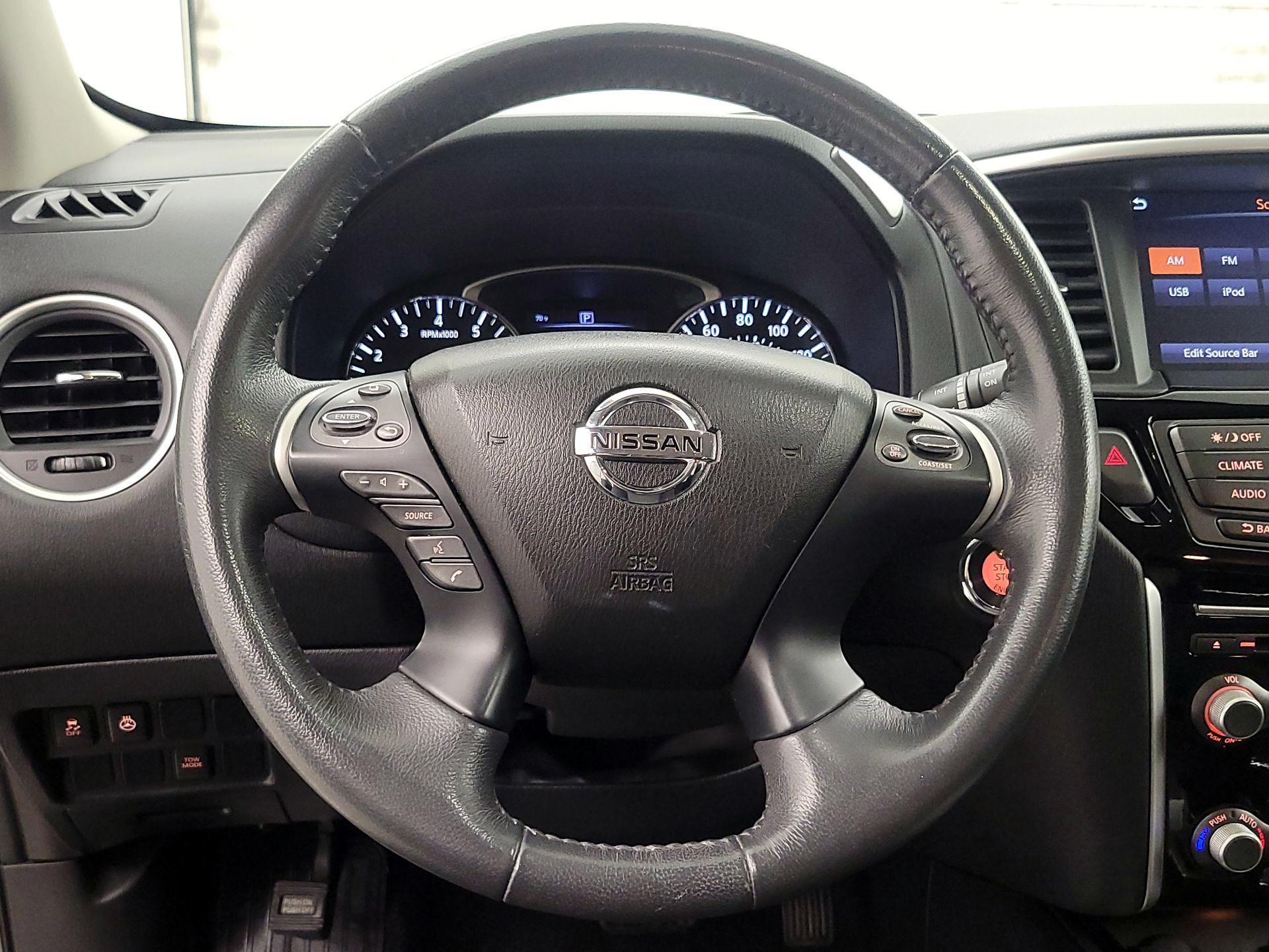 Thumbnail: 2017 Nissan Pathfinder - 10