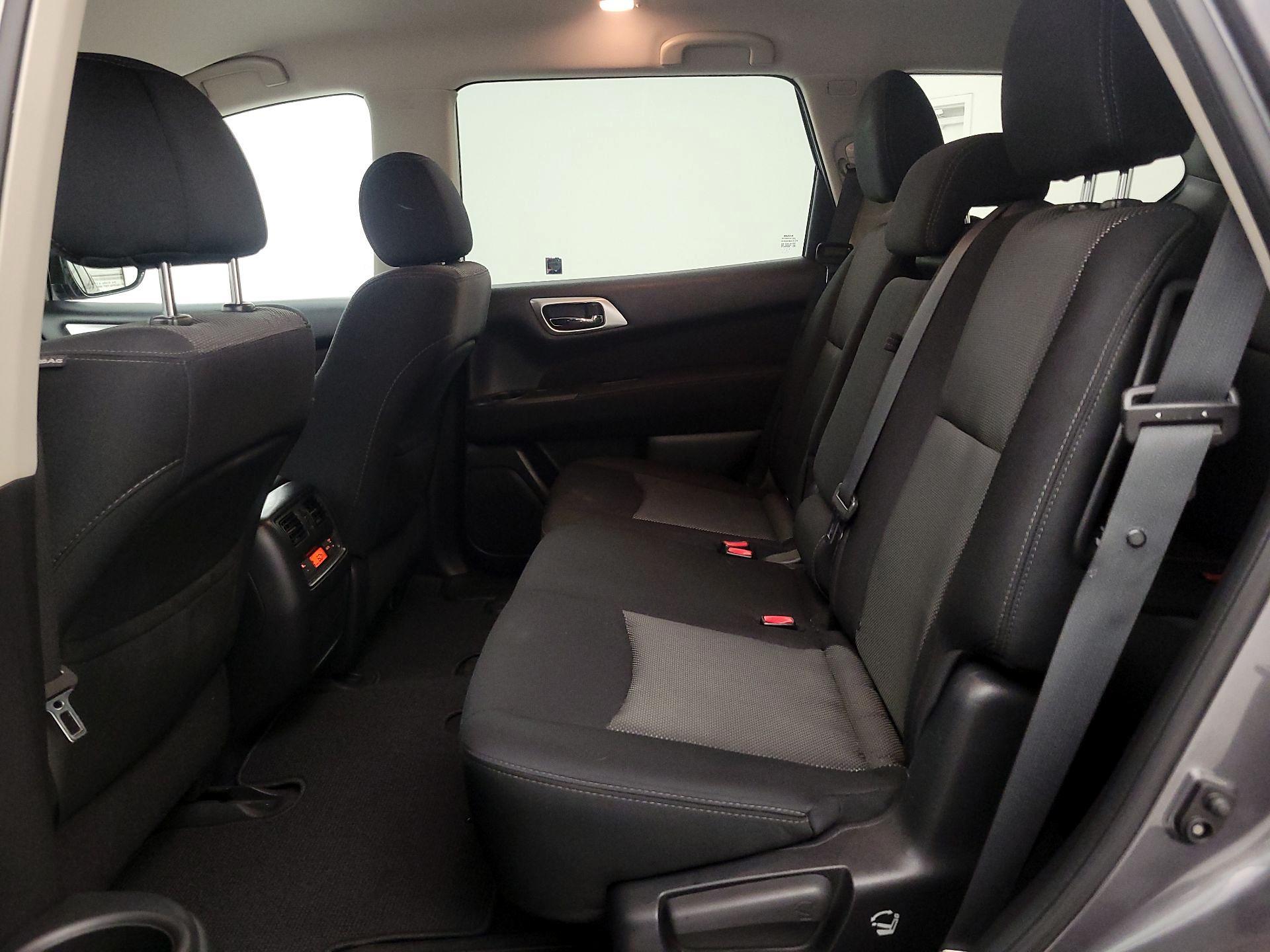 Thumbnail: 2017 Nissan Pathfinder - 19
