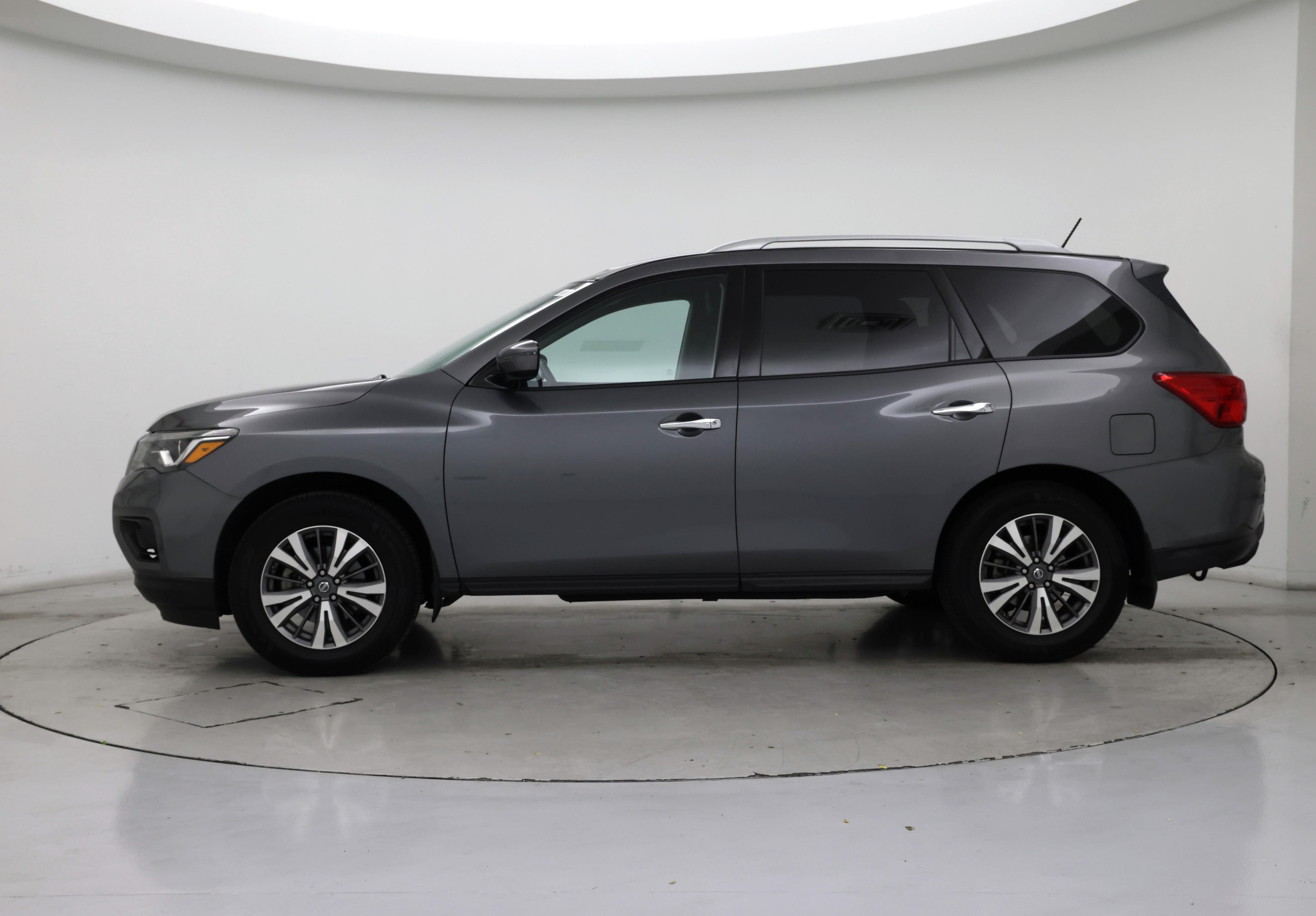 Thumbnail: 2017 Nissan Pathfinder - 3