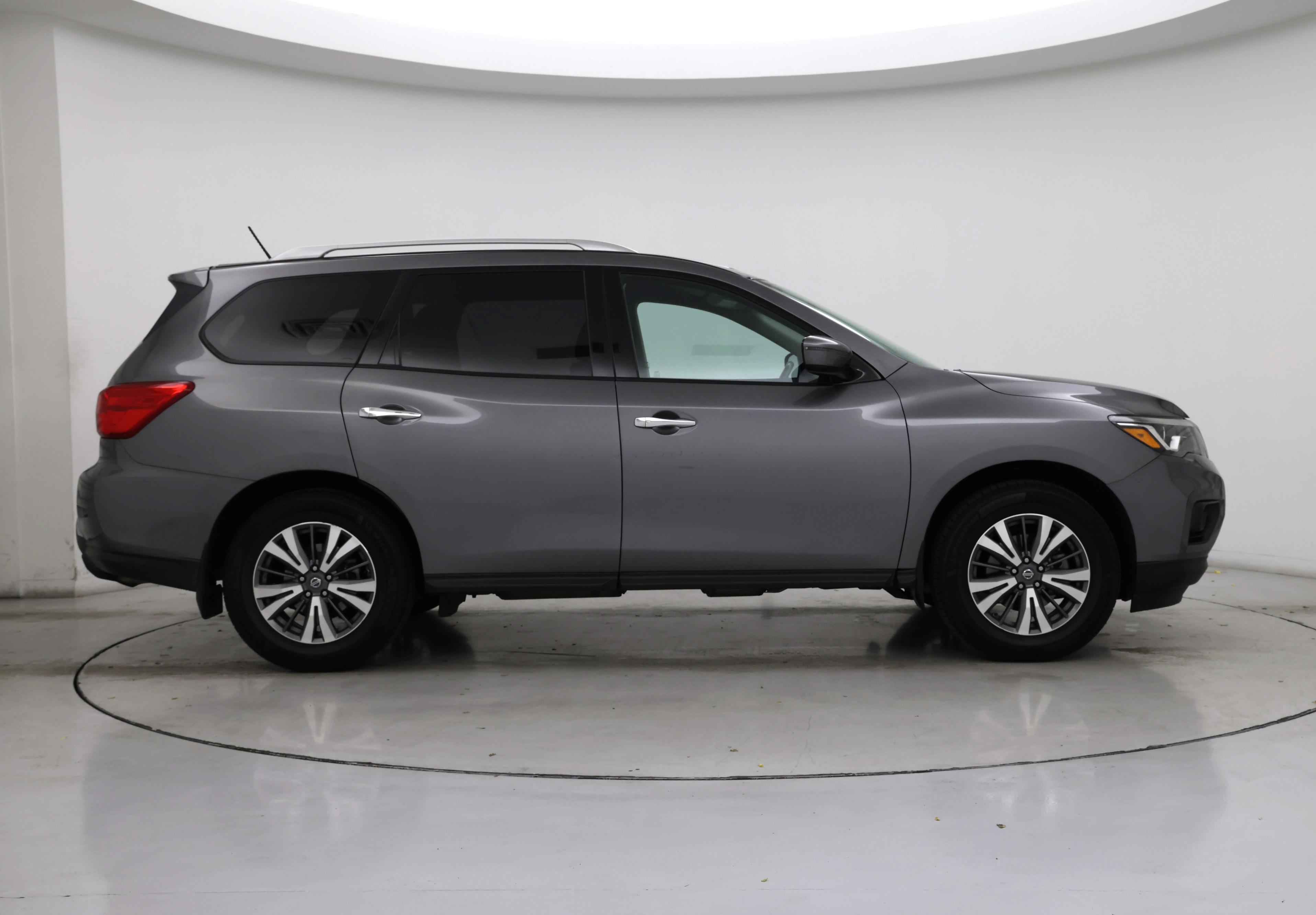 Thumbnail: 2017 Nissan Pathfinder - 7