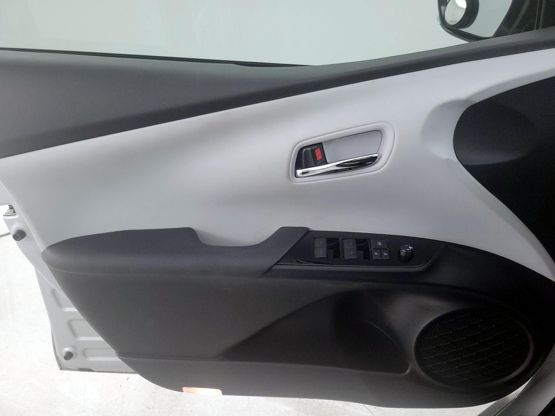 Thumbnail: 2020 Toyota Prius - 12