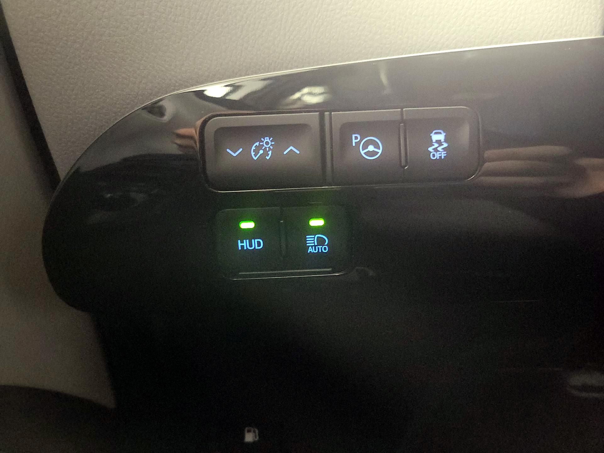 Thumbnail: 2020 Toyota Prius - 13