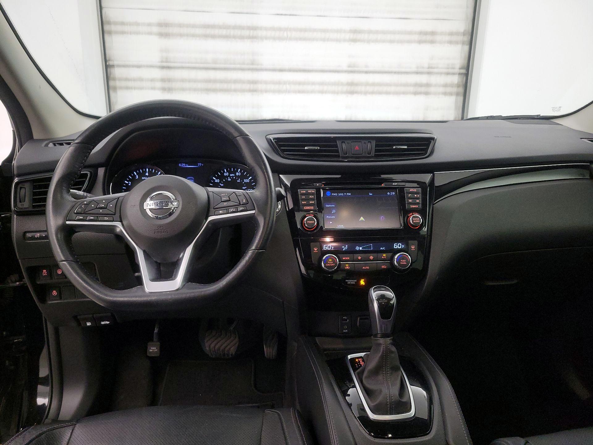 Thumbnail: 2017 Nissan Rogue Sport - 9