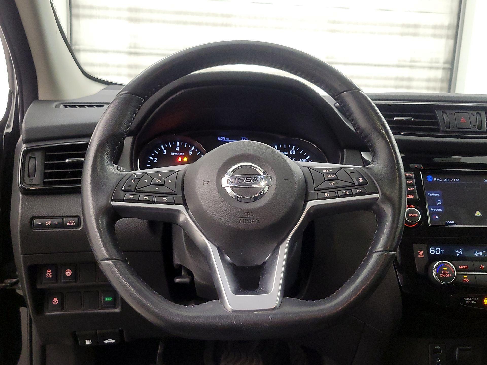 Thumbnail: 2017 Nissan Rogue Sport - 10
