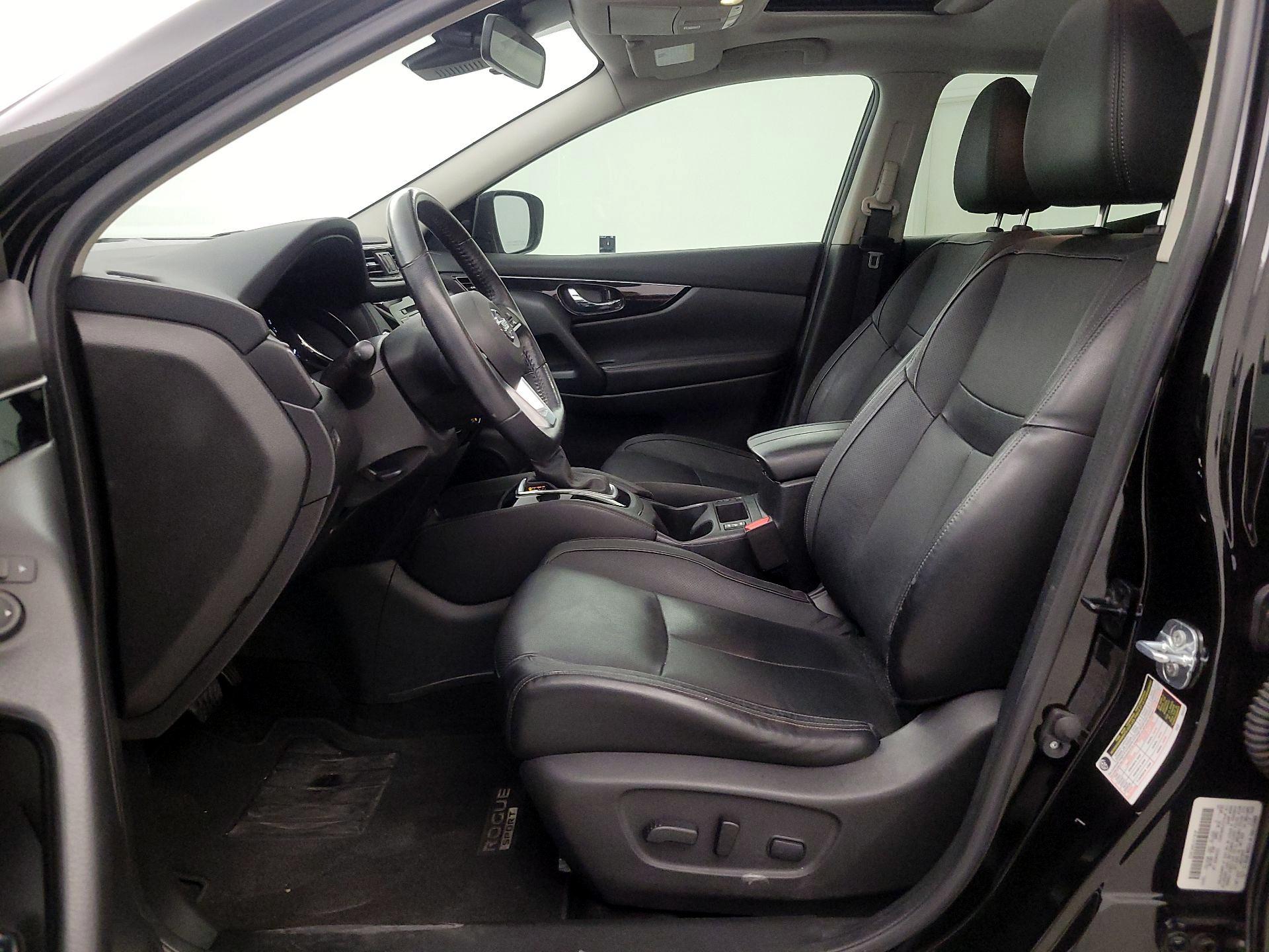 Thumbnail: 2017 Nissan Rogue Sport - 11