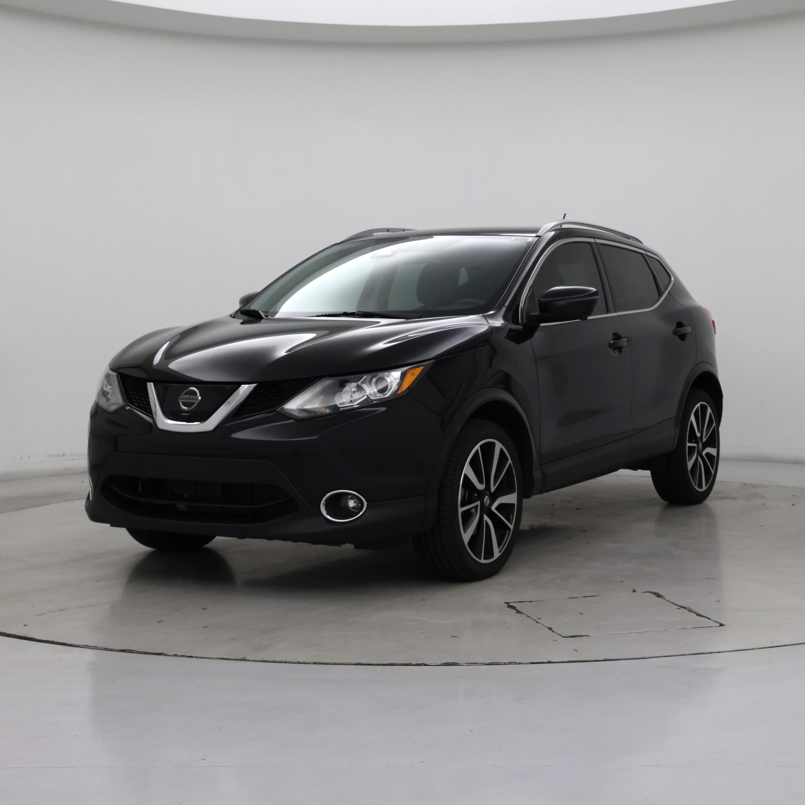 Thumbnail: 2017 Nissan Rogue Sport - 4
