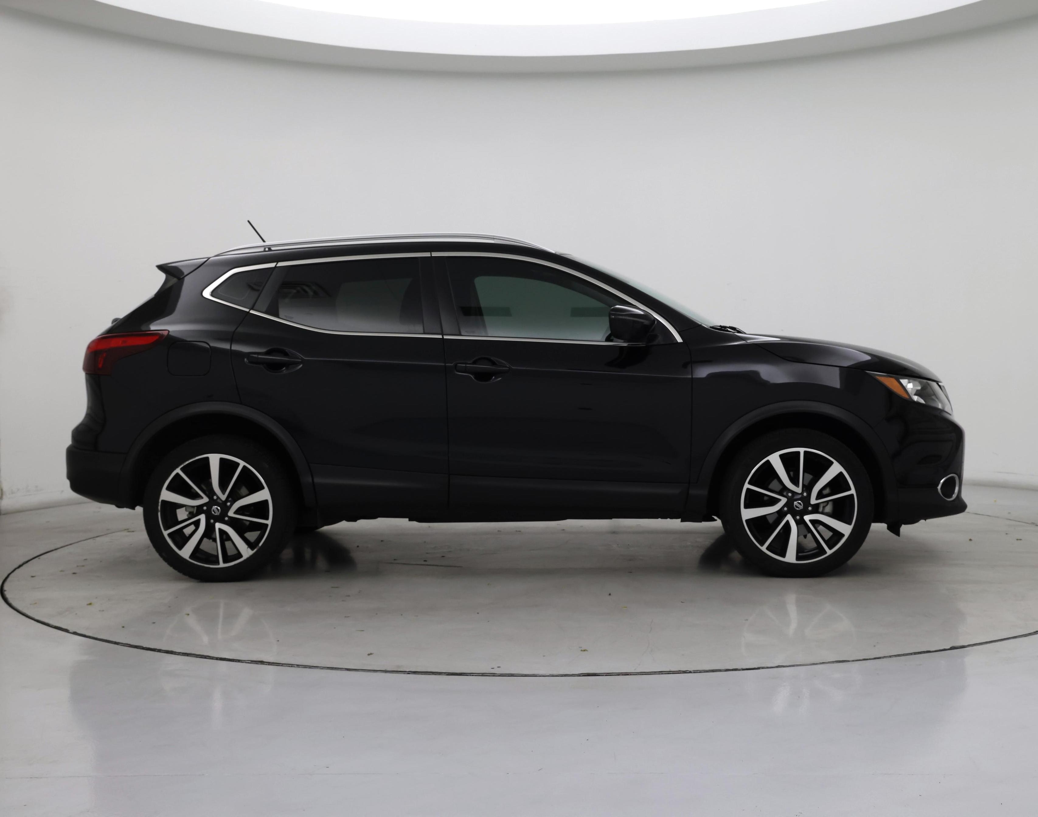 Thumbnail: 2017 Nissan Rogue Sport - 7