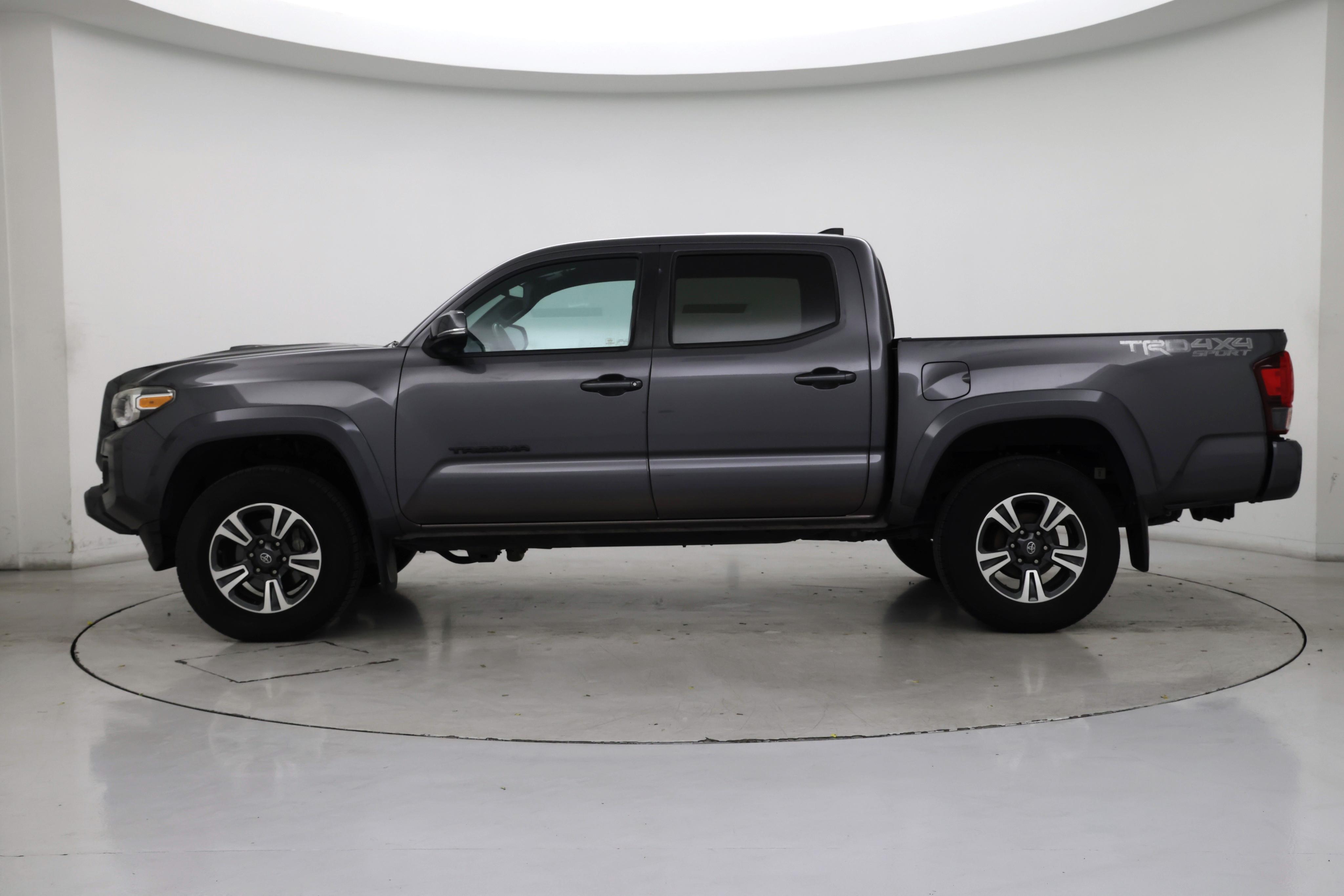 Thumbnail: 2019 Toyota Tacoma - 3