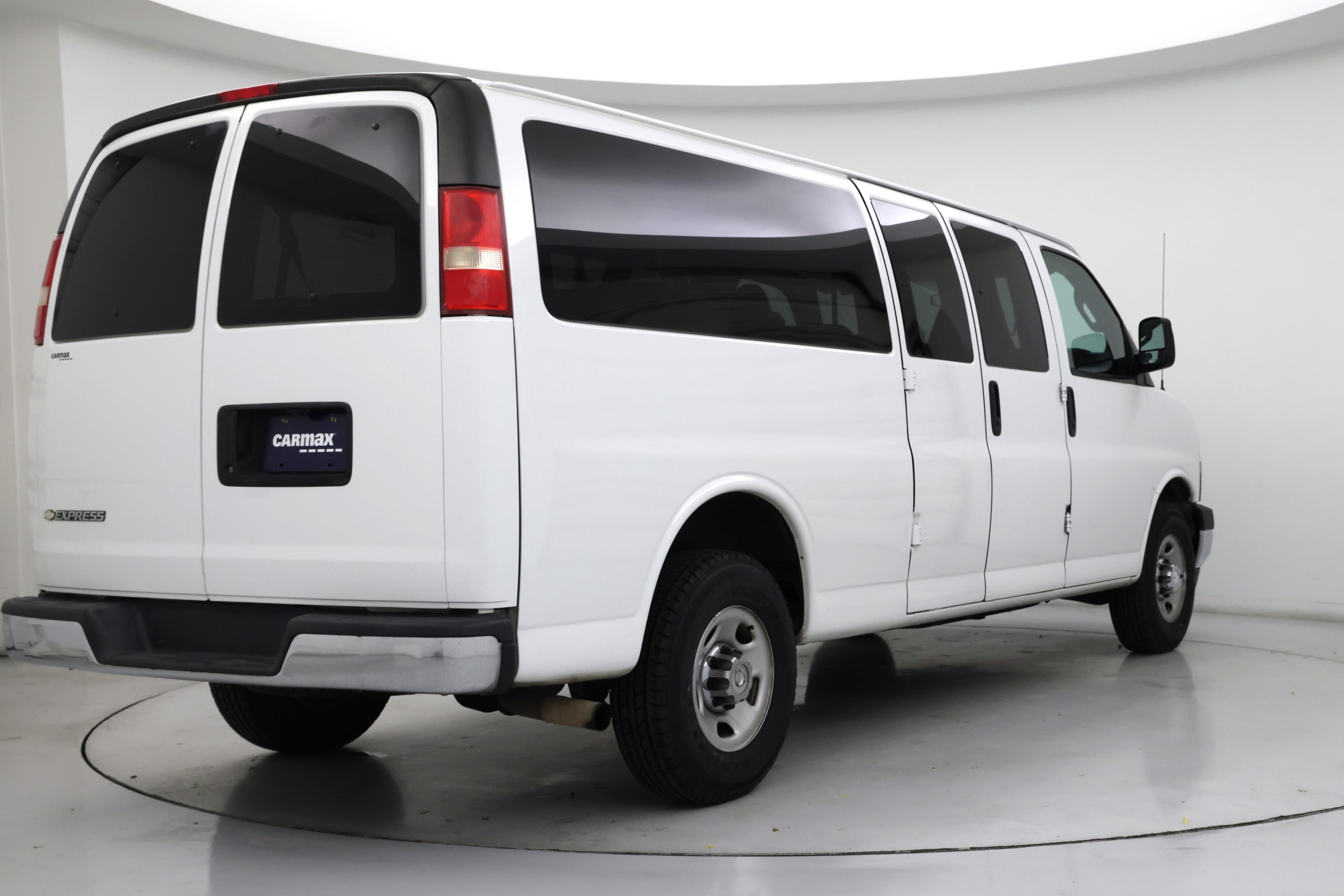 Thumbnail: 2017 Chevrolet Express - 8