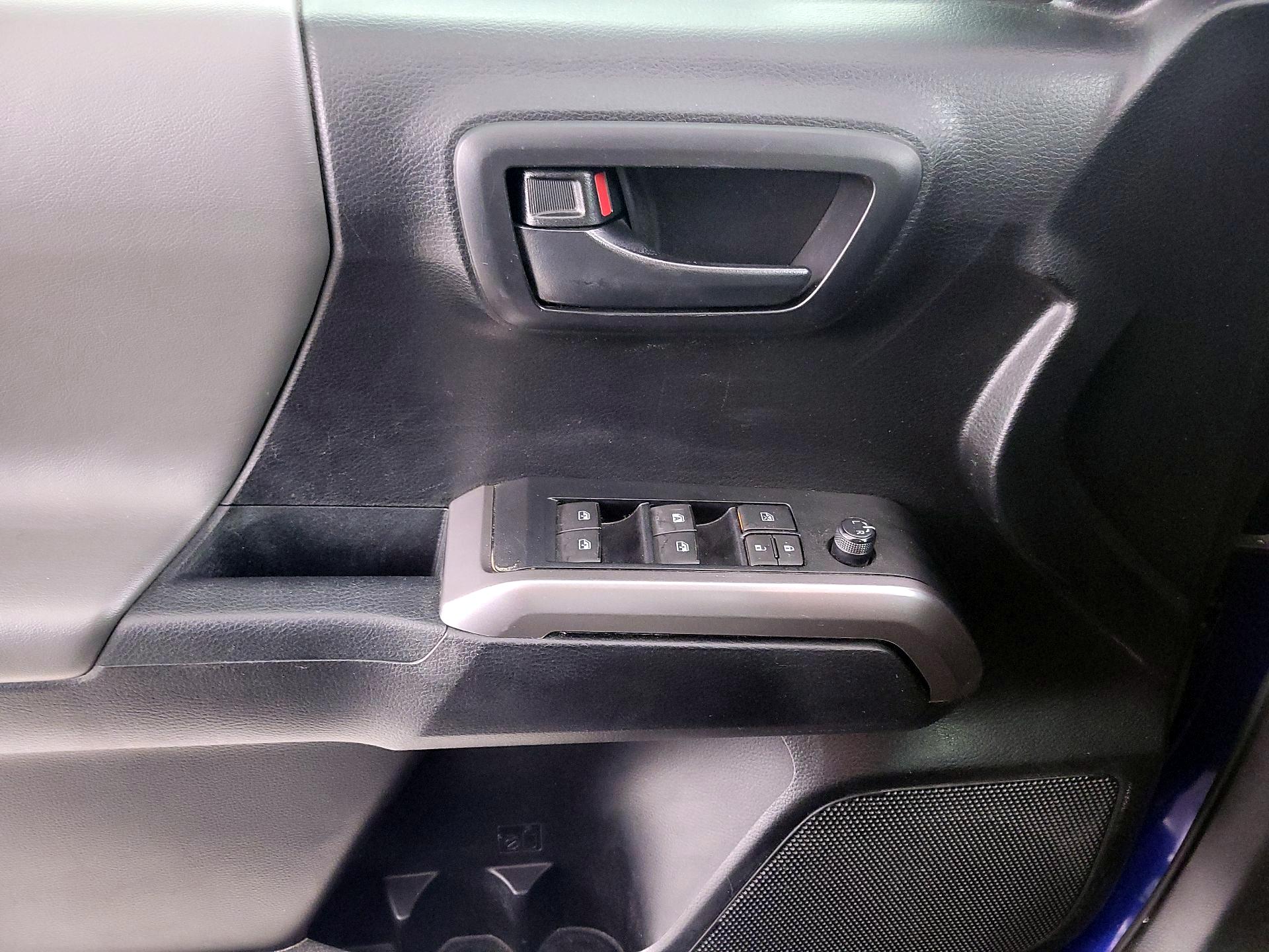 Thumbnail: 2022 Toyota Tacoma - 12