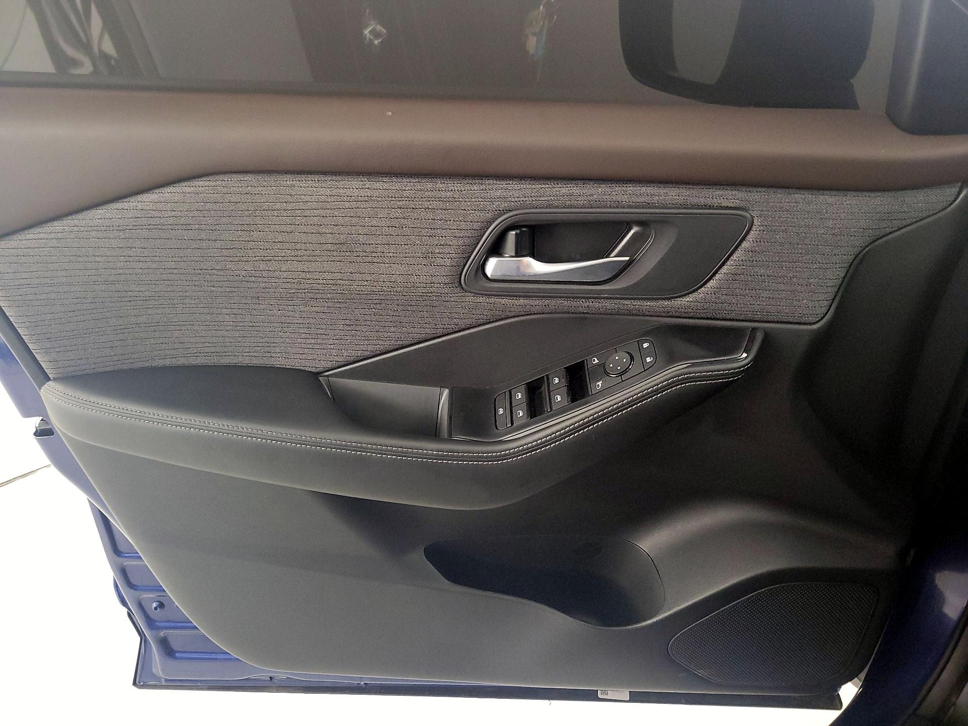 Thumbnail: 2023 Nissan Rogue - 12