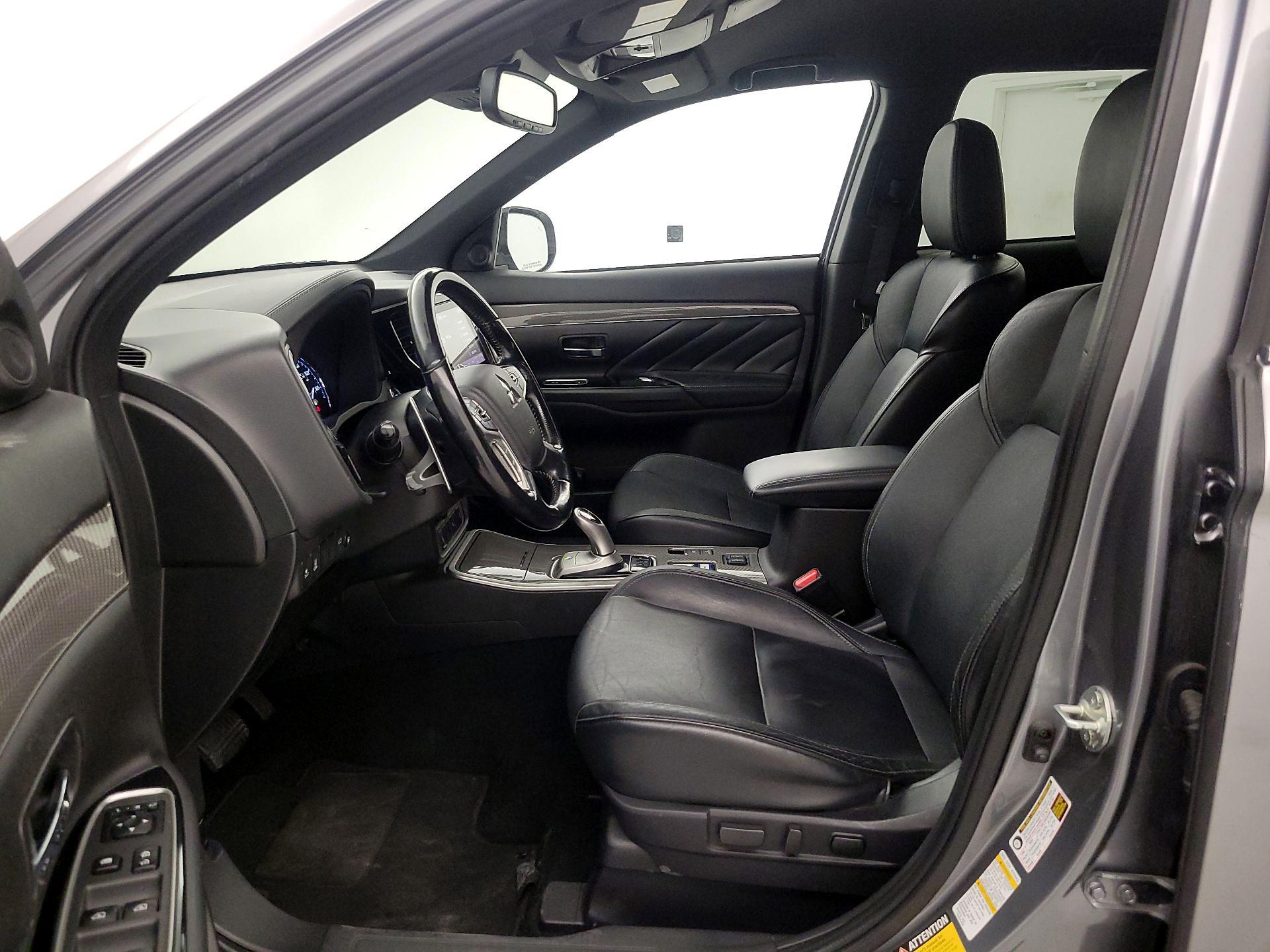 Thumbnail: 2022 Mitsubishi Outlander - 11