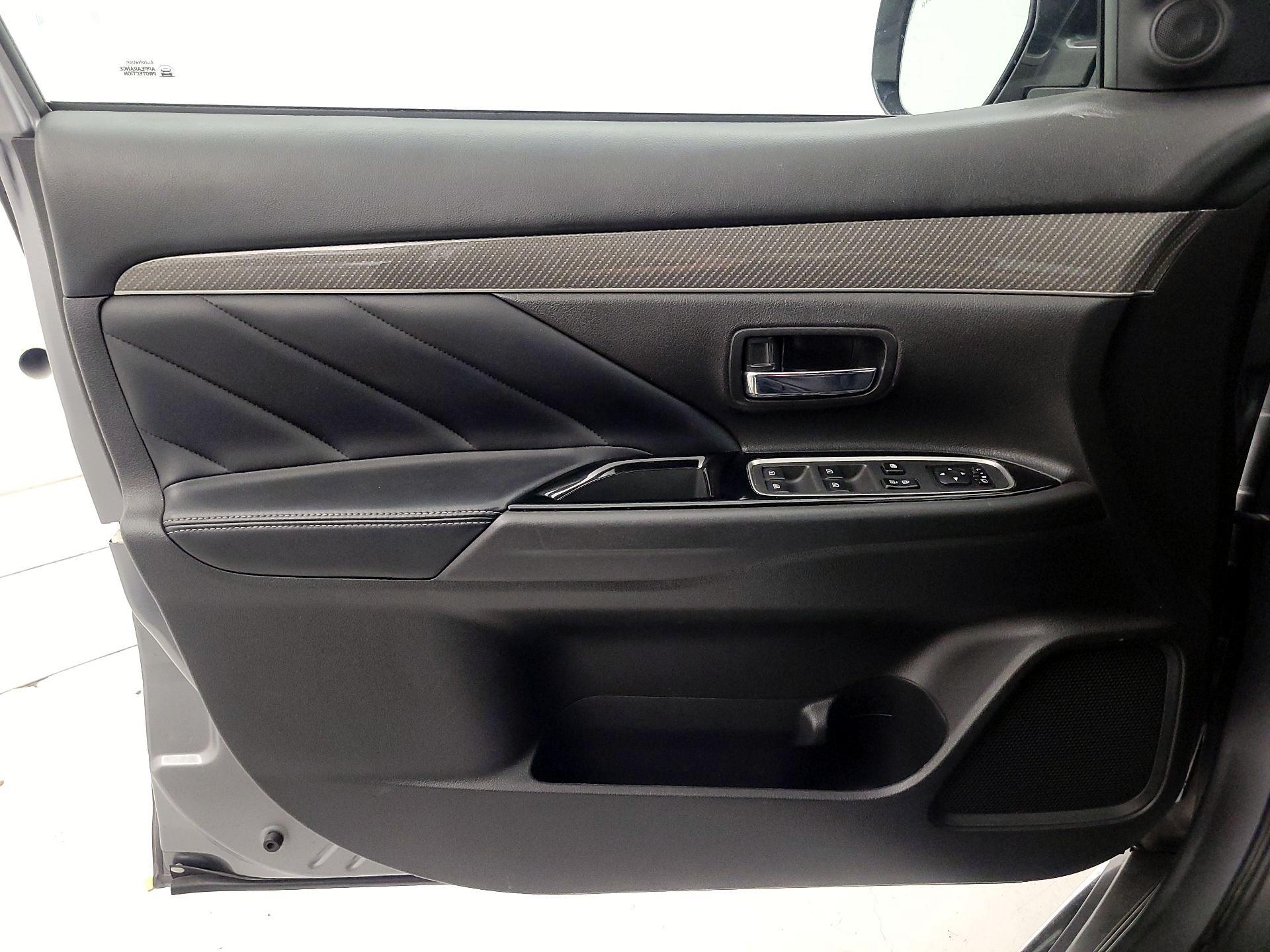 Thumbnail: 2022 Mitsubishi Outlander - 12