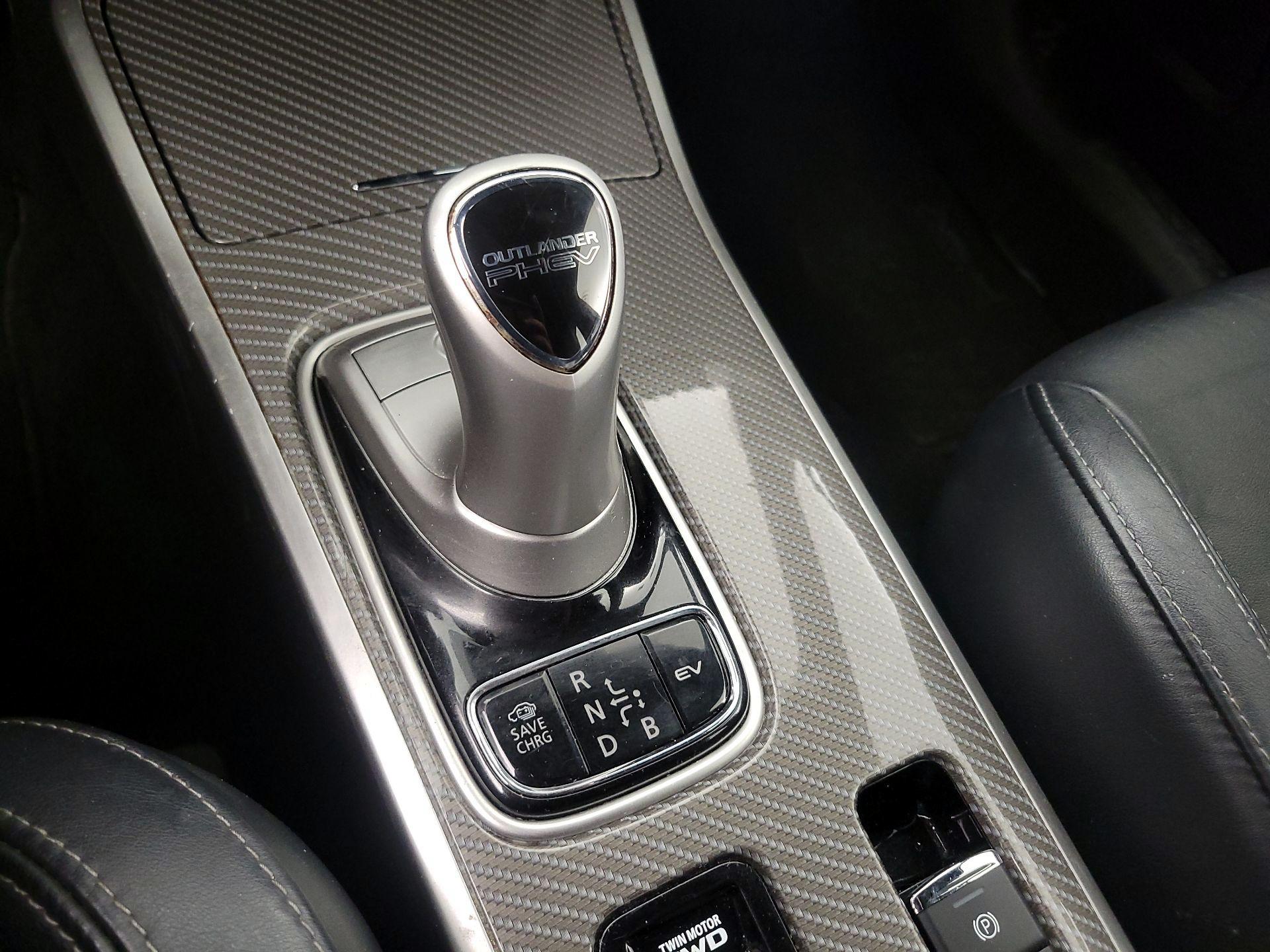 Thumbnail: 2022 Mitsubishi Outlander - 17