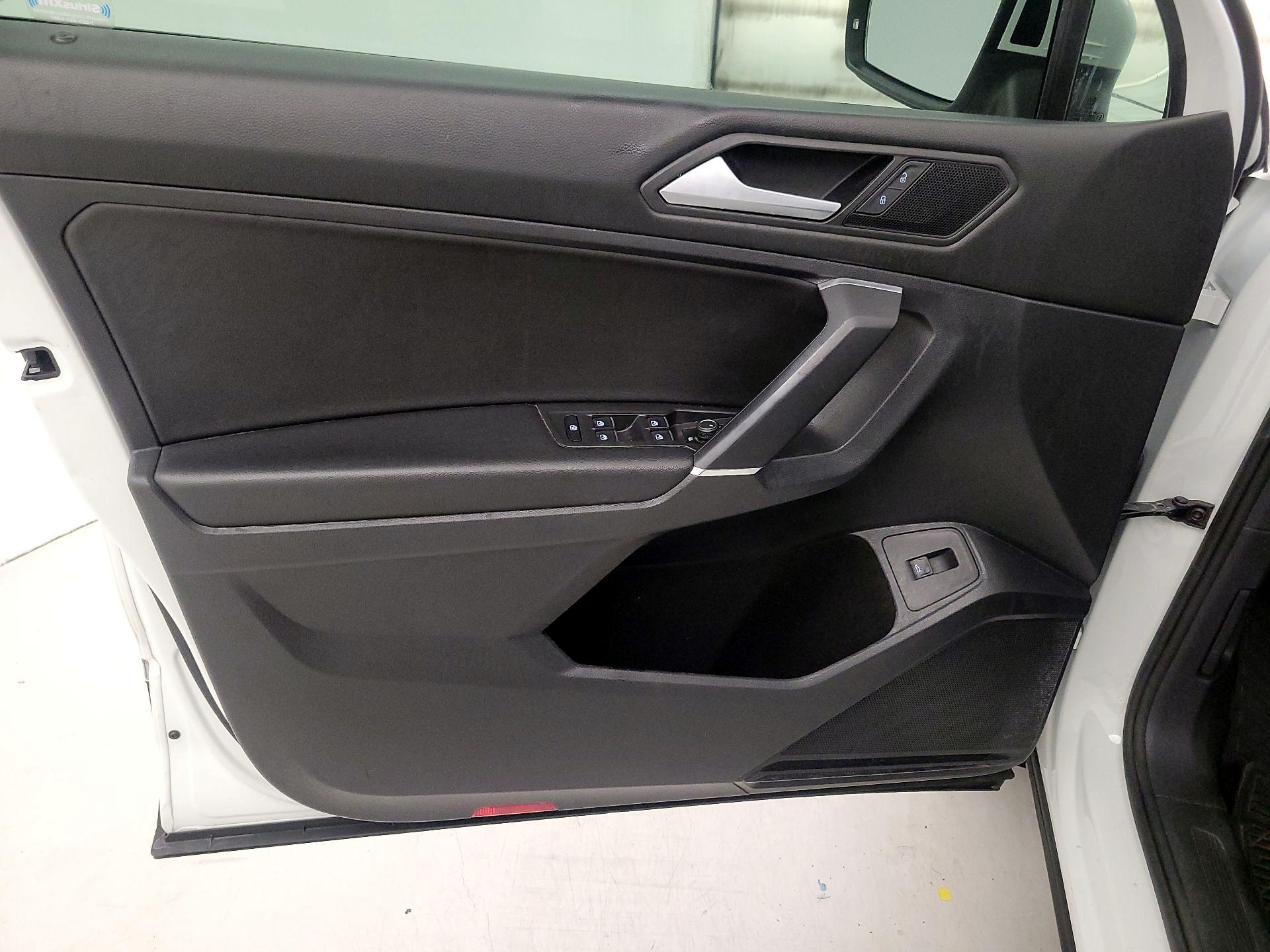 Thumbnail: 2020 Volkswagen Tiguan - 12