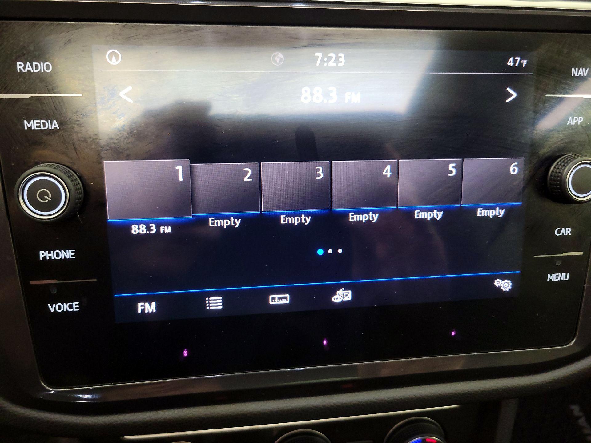 Thumbnail: 2020 Volkswagen Tiguan - 15