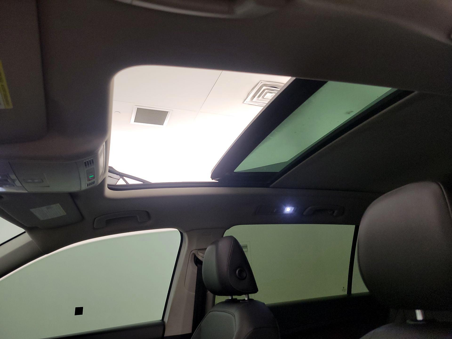 Thumbnail: 2020 Volkswagen Tiguan - 19