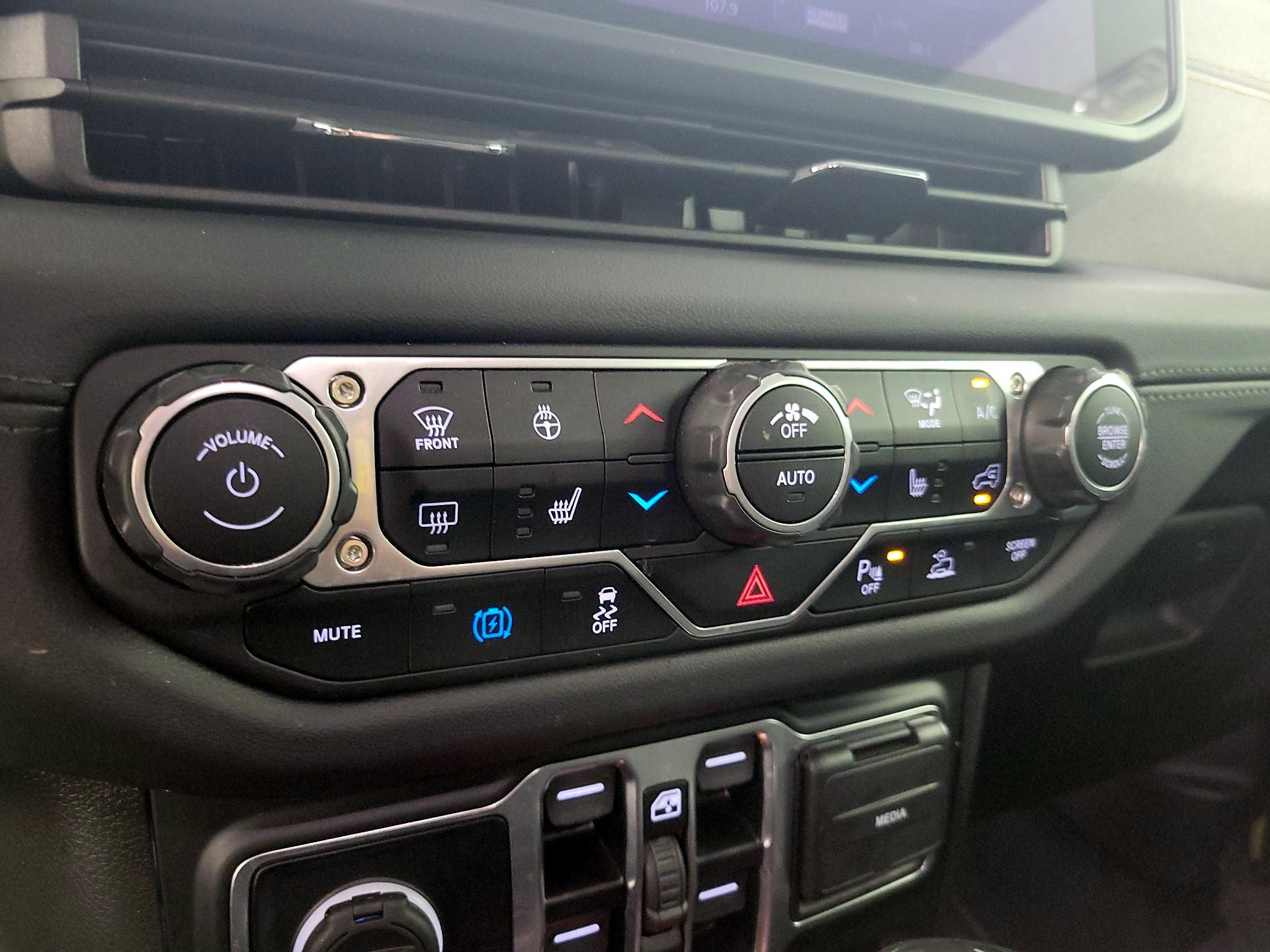 Thumbnail: 2024 Jeep Wrangler - 16