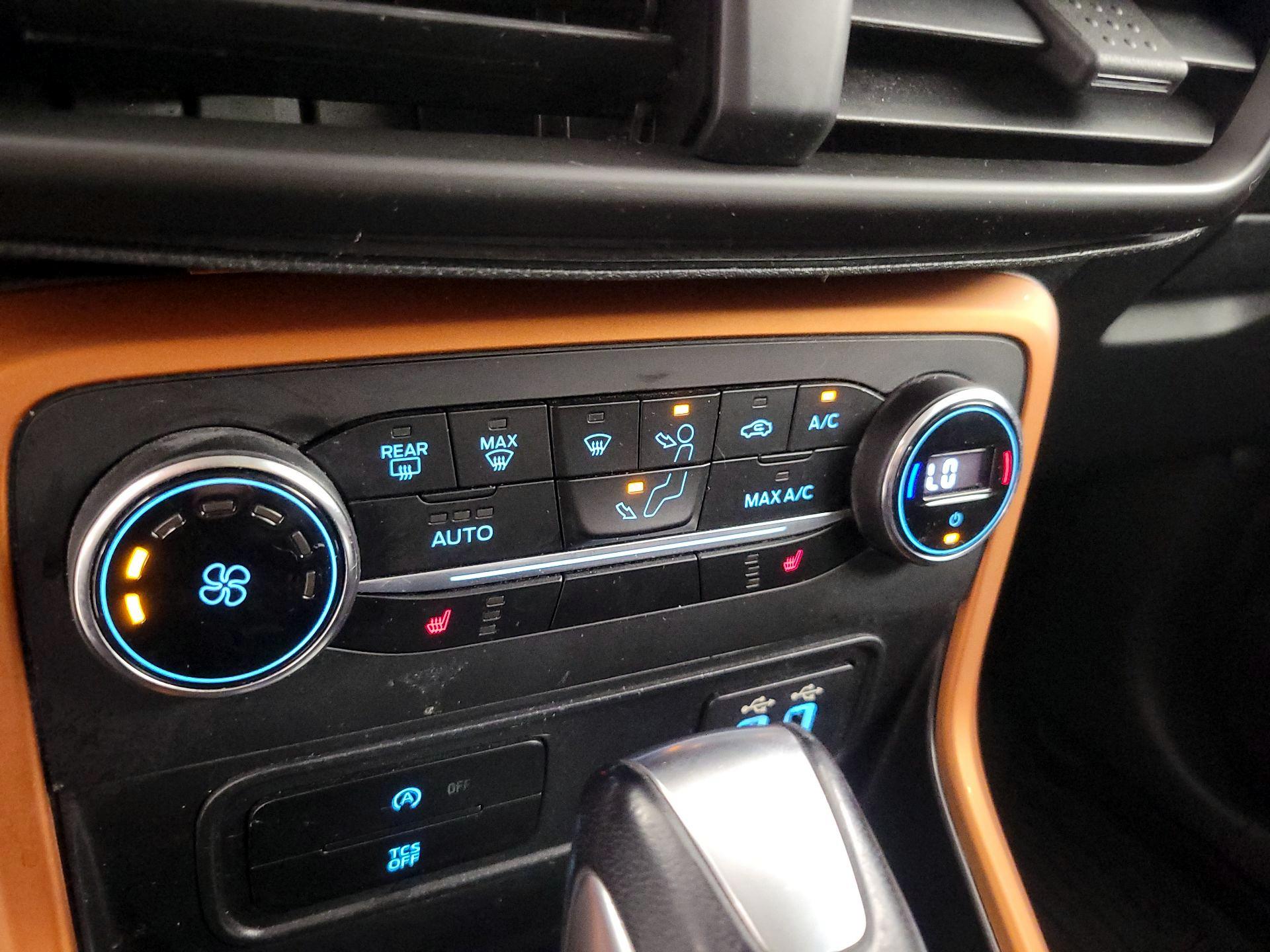 Thumbnail: 2018 Ford EcoSport - 17