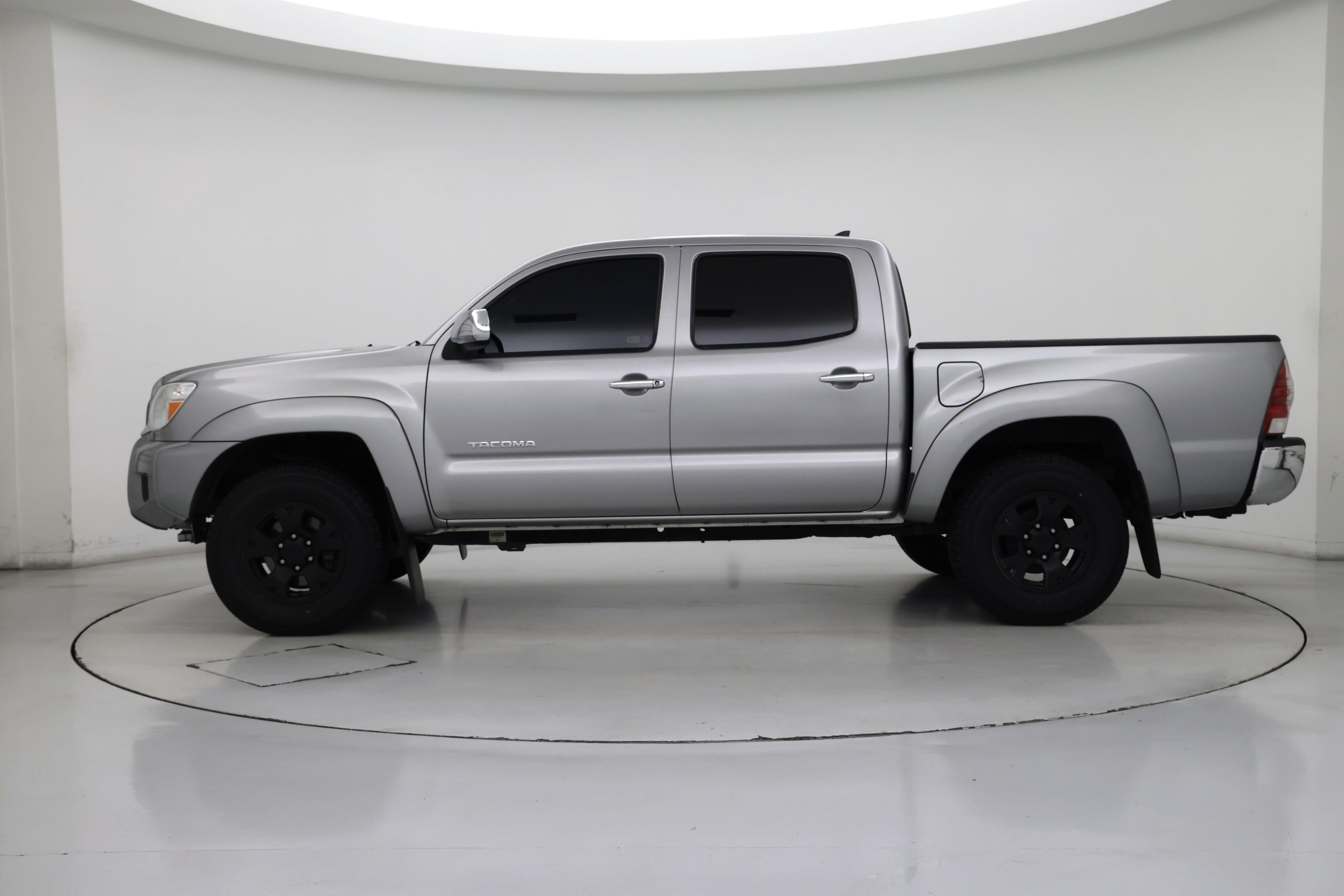 Thumbnail: 2015 Toyota Tacoma - 3