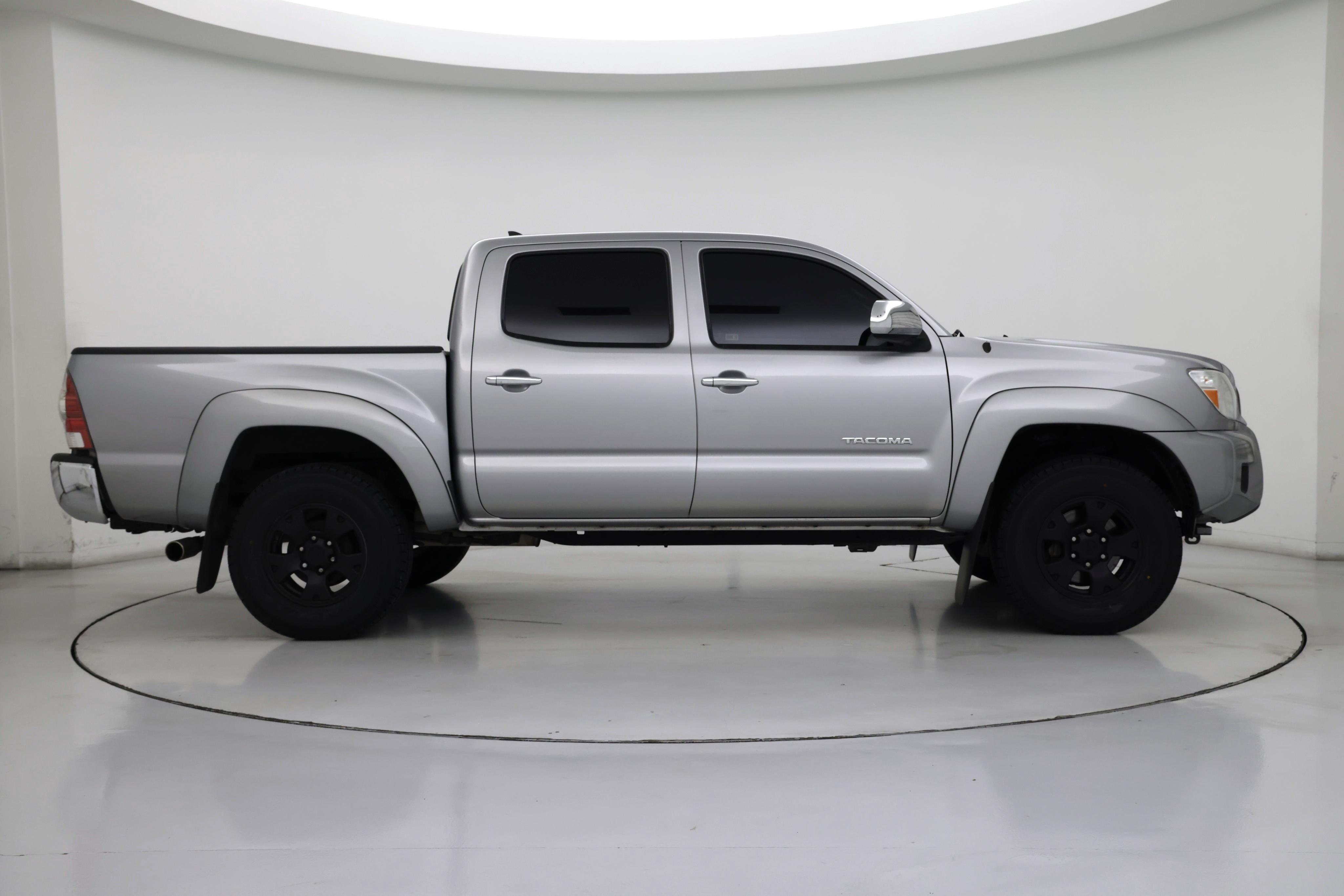 Thumbnail: 2015 Toyota Tacoma - 7
