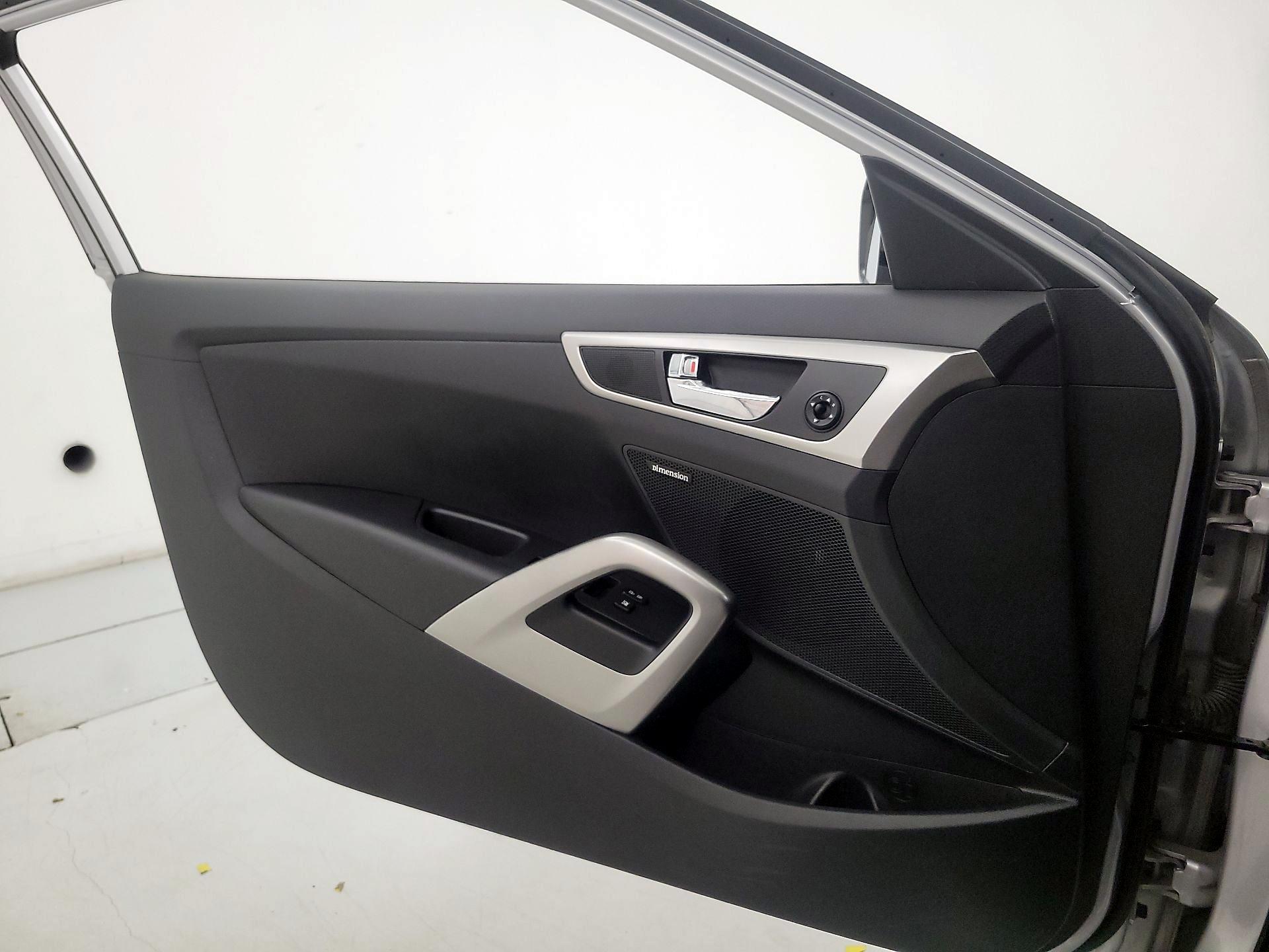 Thumbnail: 2017 Hyundai Veloster - 12