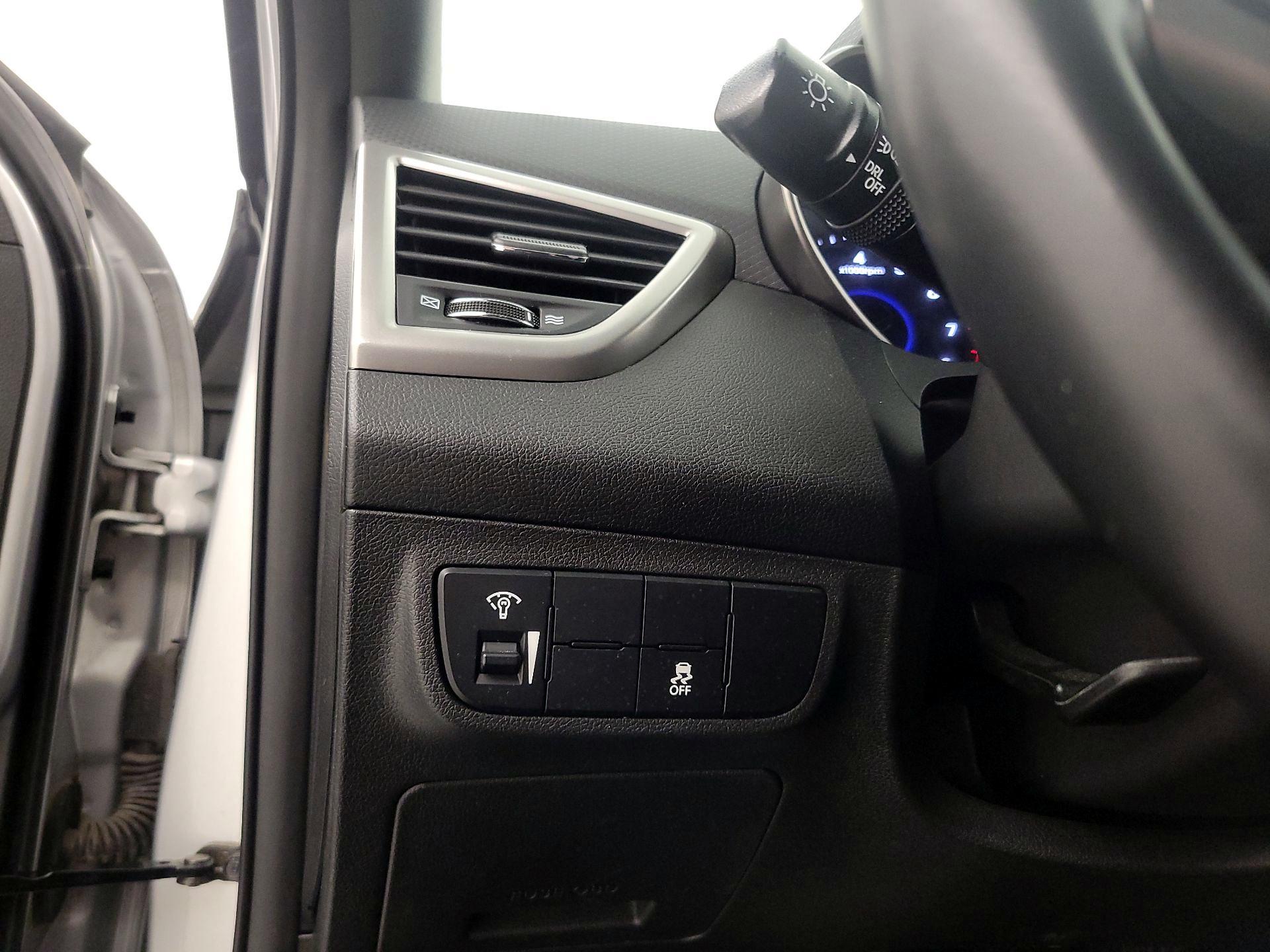 Thumbnail: 2017 Hyundai Veloster - 13