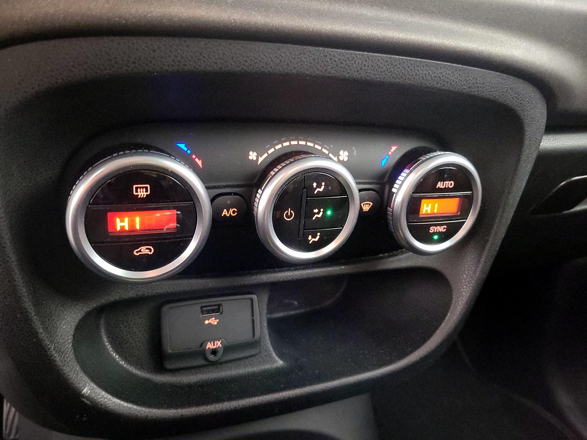 Thumbnail: 2015 Fiat 500L - 16